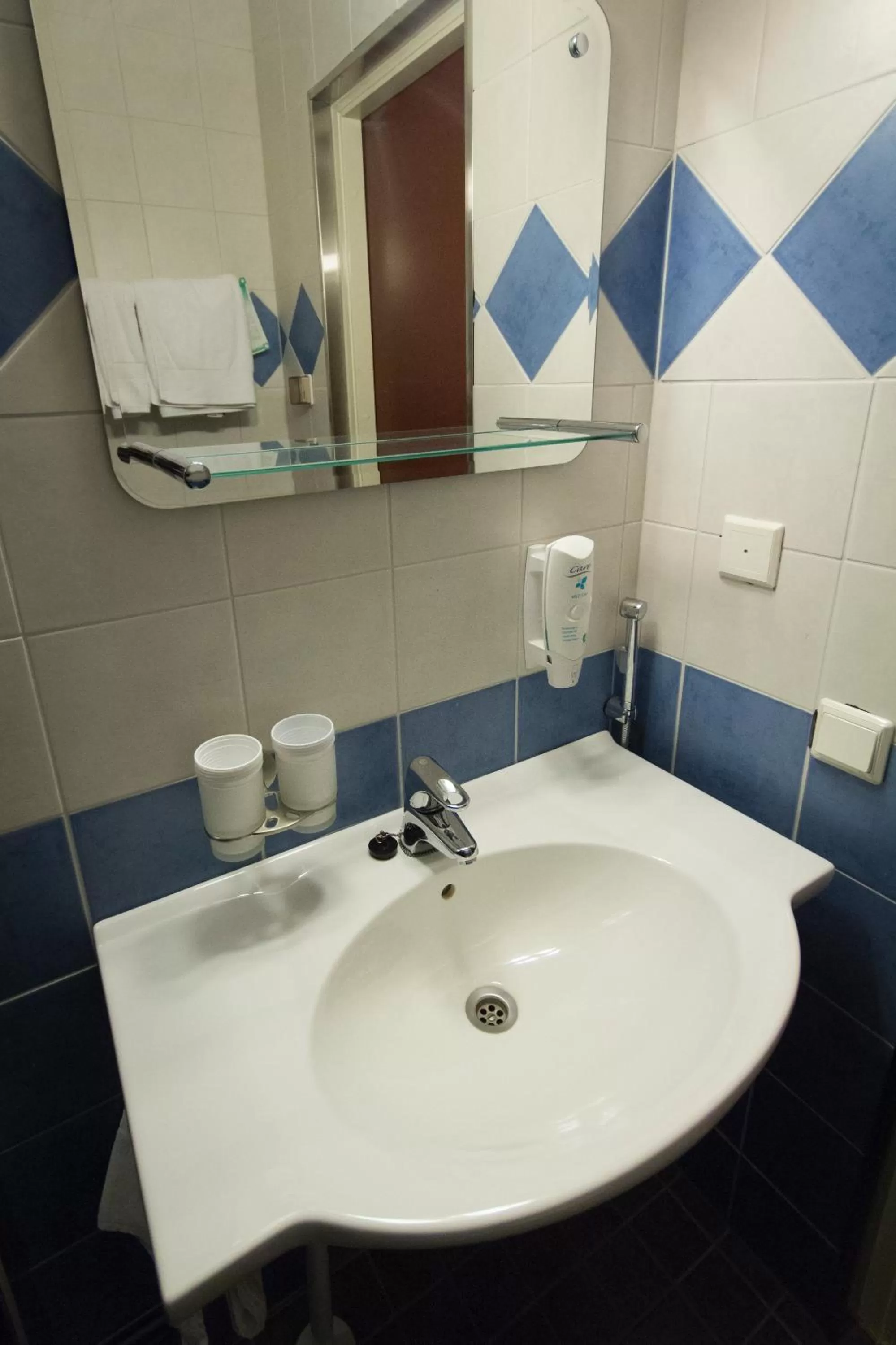 Toilet, Bathroom in Hotelli Pesti