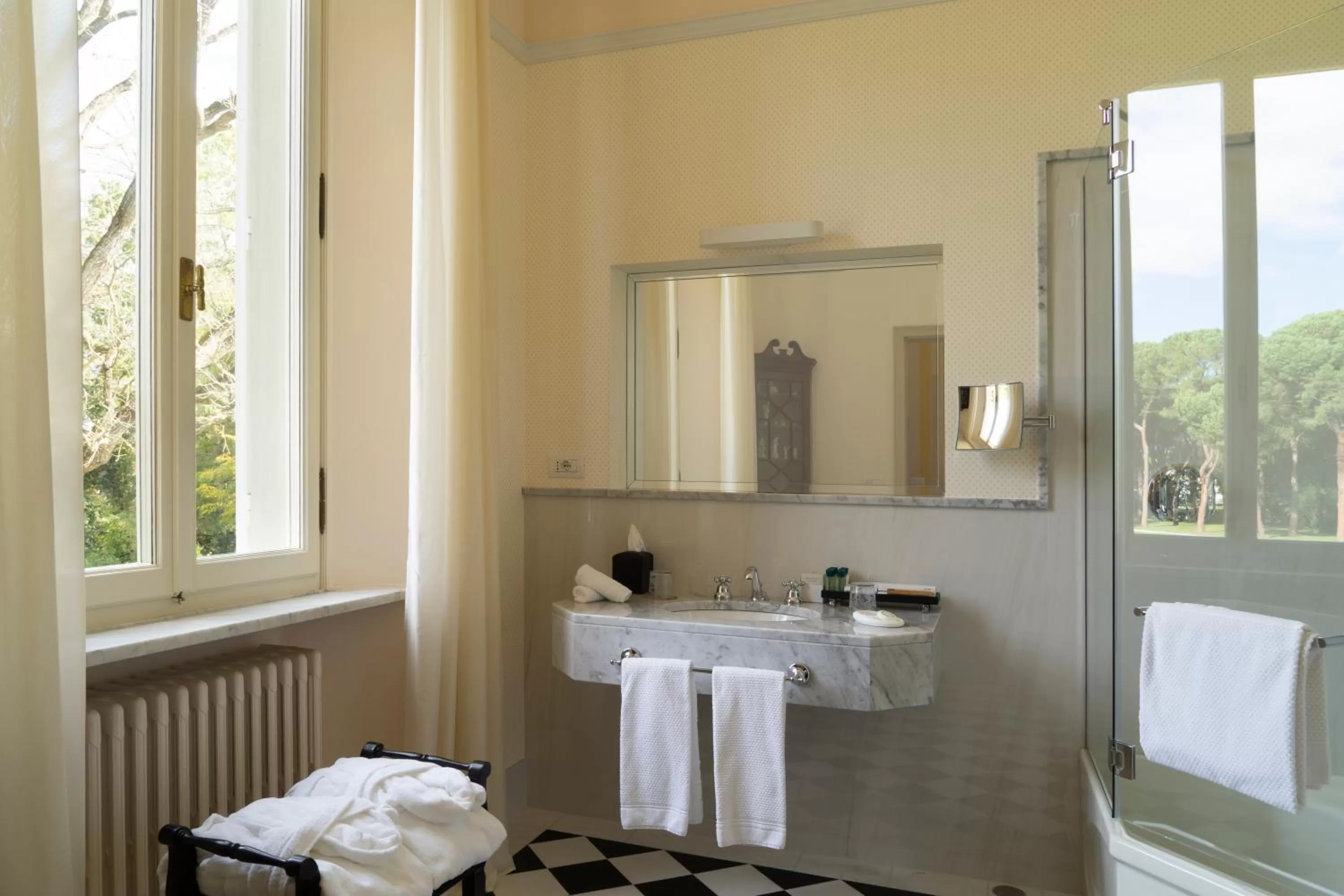 Shower in Villa Abbondanzi Resort