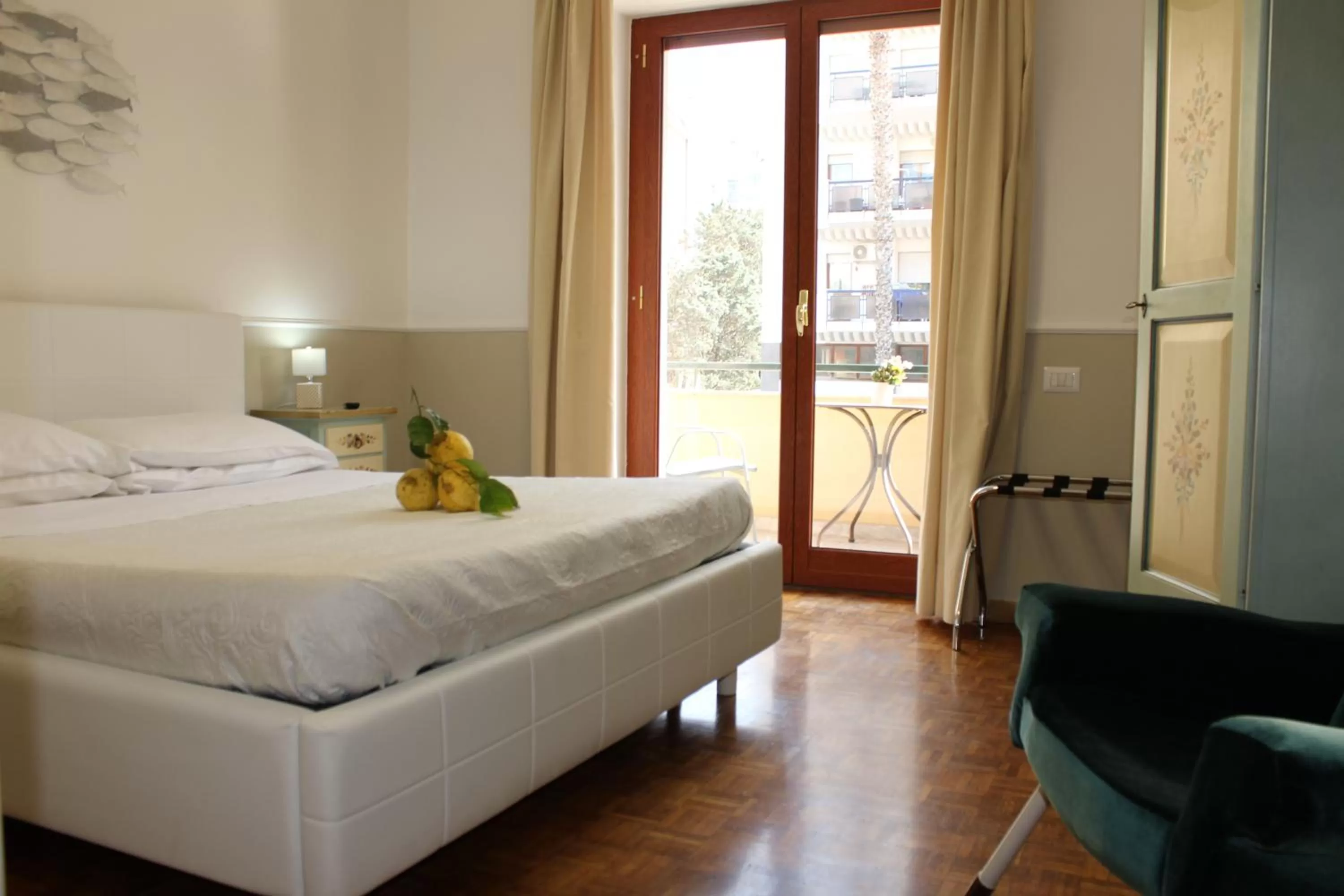 Photo of the whole room, Bed in Lemon Rooms Sorrento