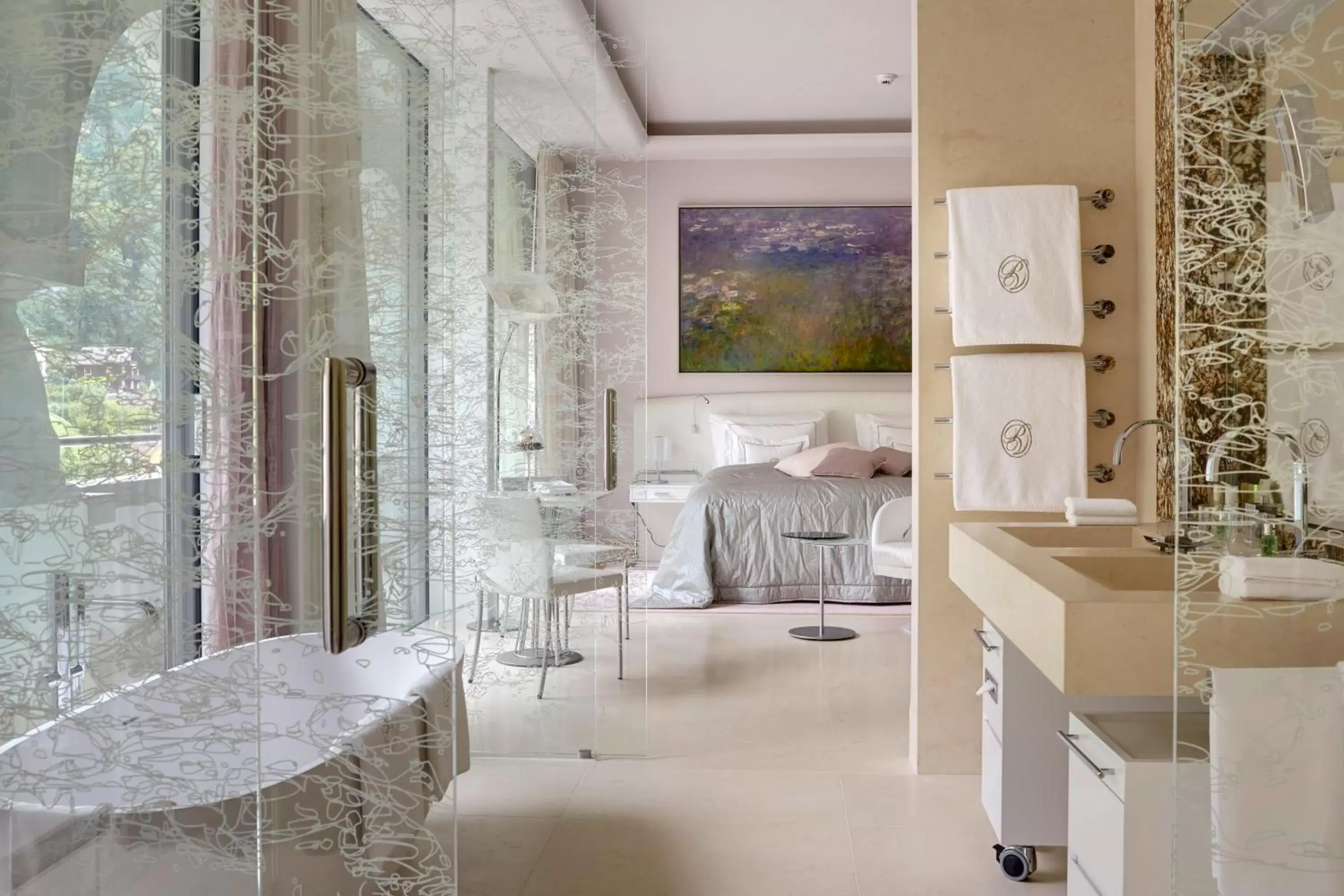 Junior Suite with Mountain View - single occupancy in Park Hotel Vitznau Junior Suite with Mountain View - single occupancy in Park Hotel Vitznau