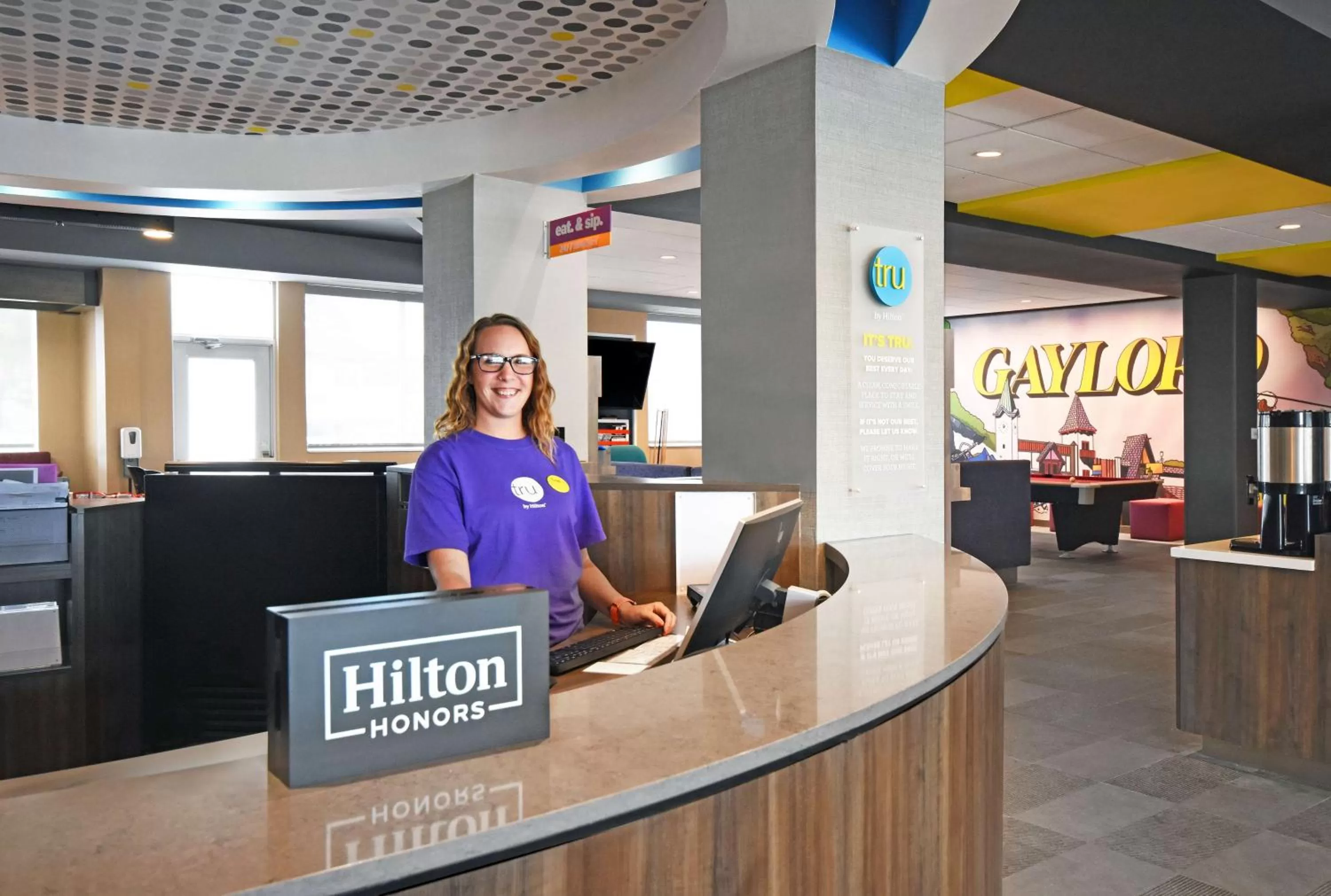 Lobby or reception in Tru By Hilton Gaylord, Mi