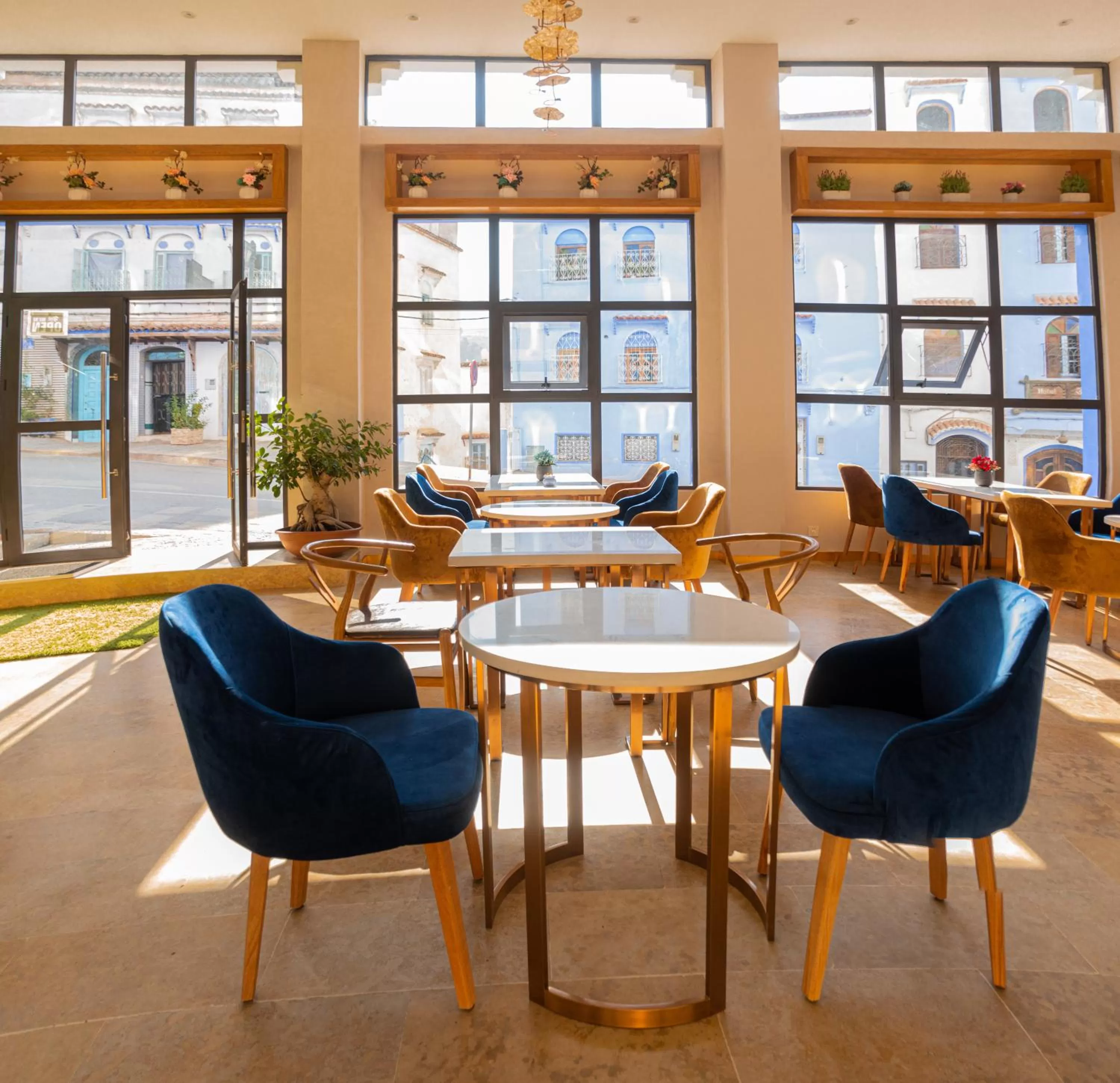 Restaurant/places to eat in VANCII Hotel