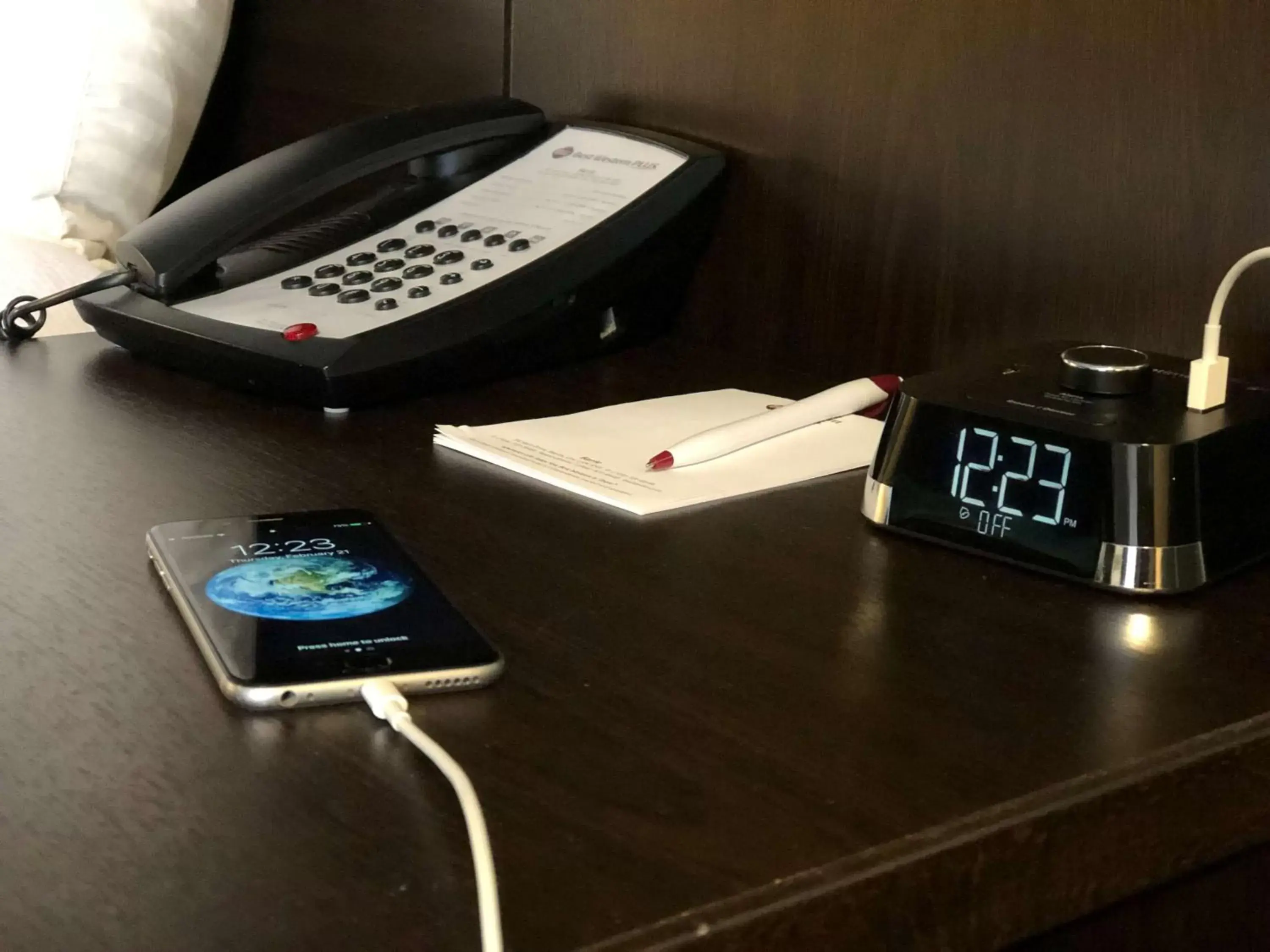 Queen Room with Sofa Bed - Non-smoking in Best Western Plus Barrie Queen Room with Sofa Bed - Non-smoking in Best Western Plus Barrie