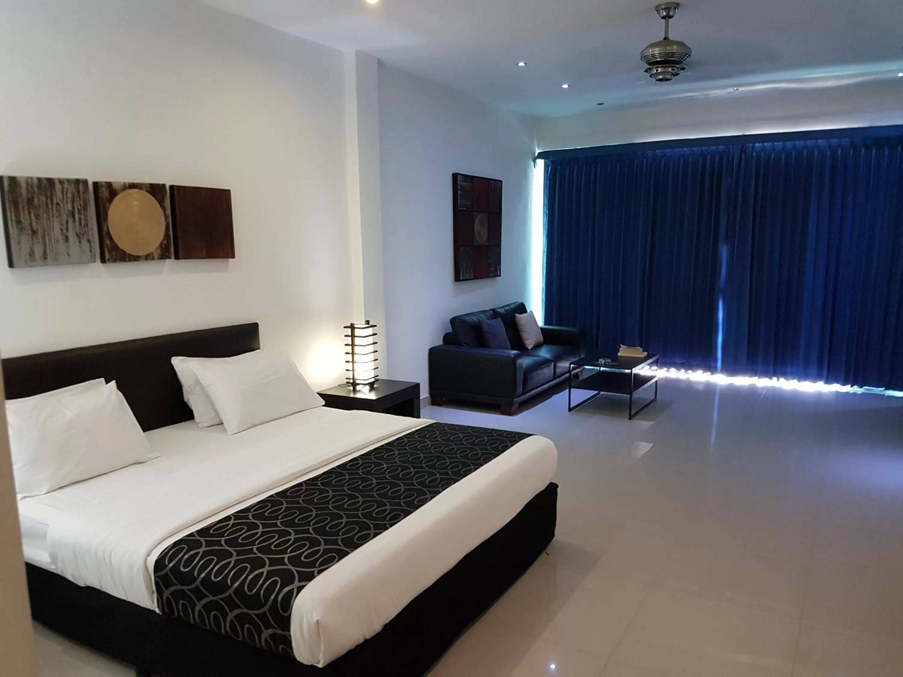 Photo of the whole room, Bed in East Suites