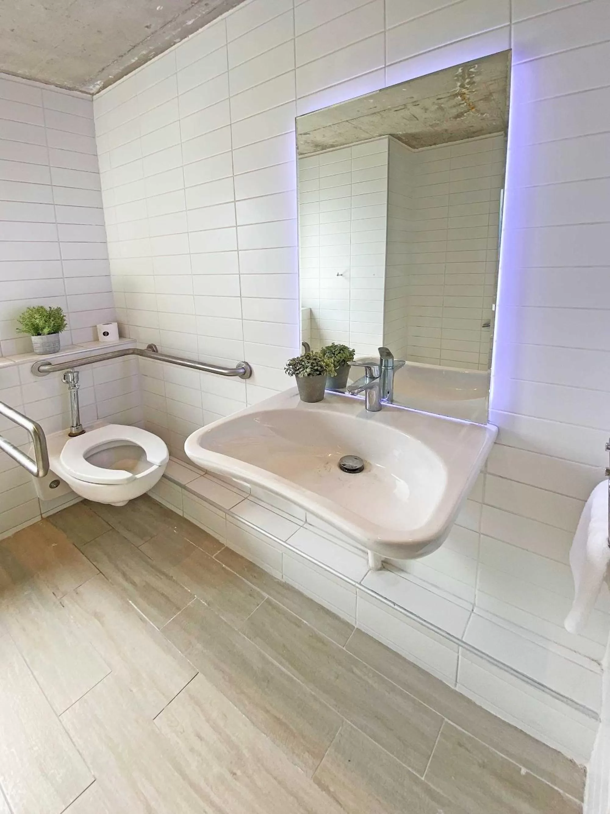 Bathroom in hUB Providencia