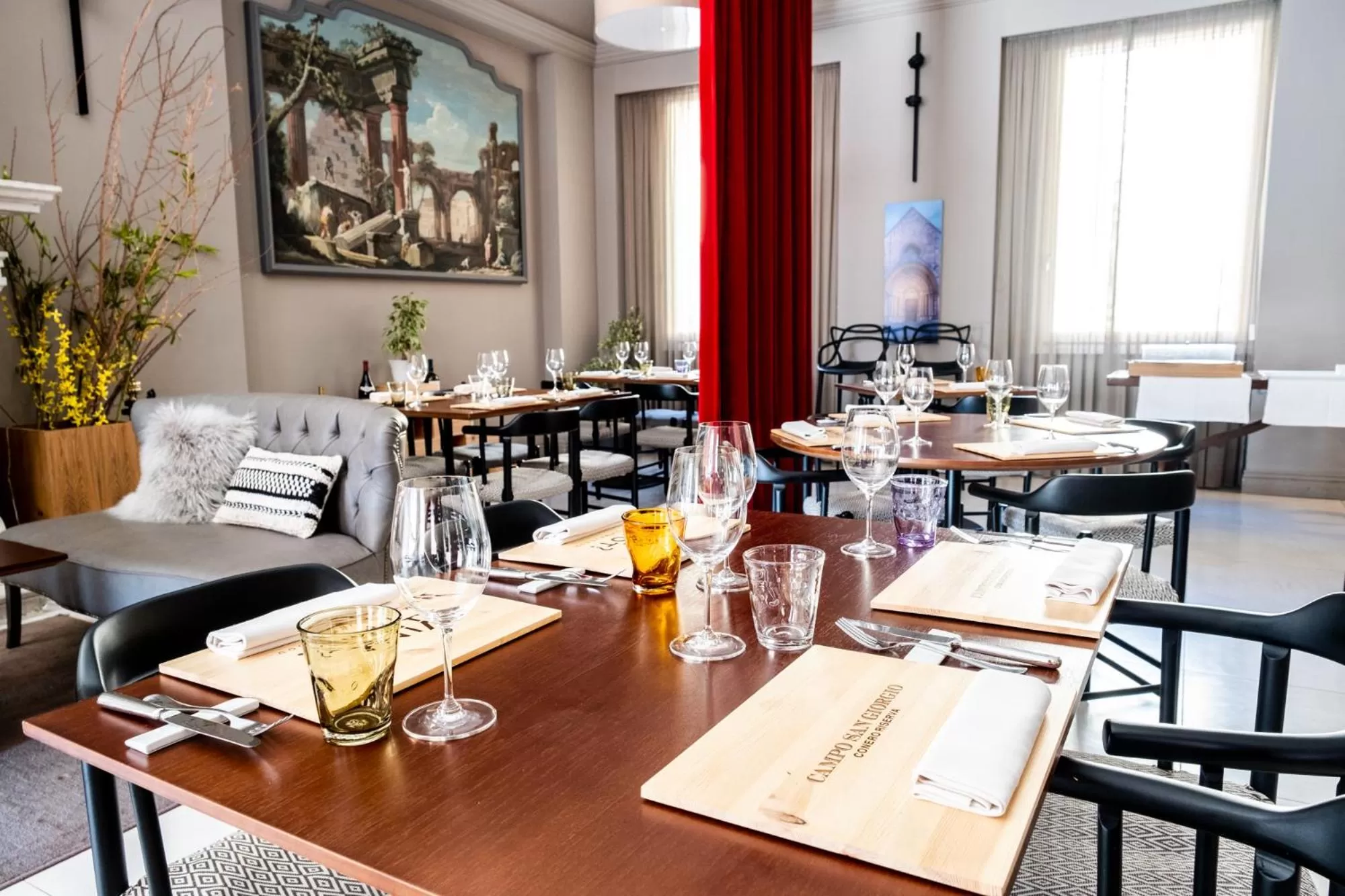 Restaurant/places to eat in Grand Hotel Palace