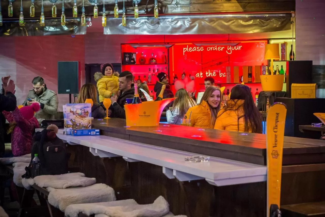 Lounge or bar in Alpin ApartHotel 2302