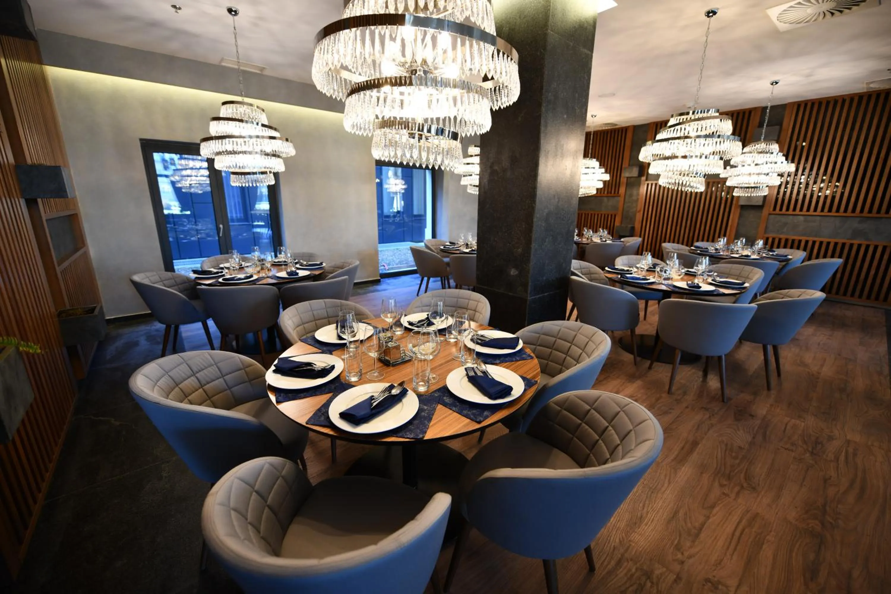 Restaurant/places to eat in Hotel Austria & Bosna