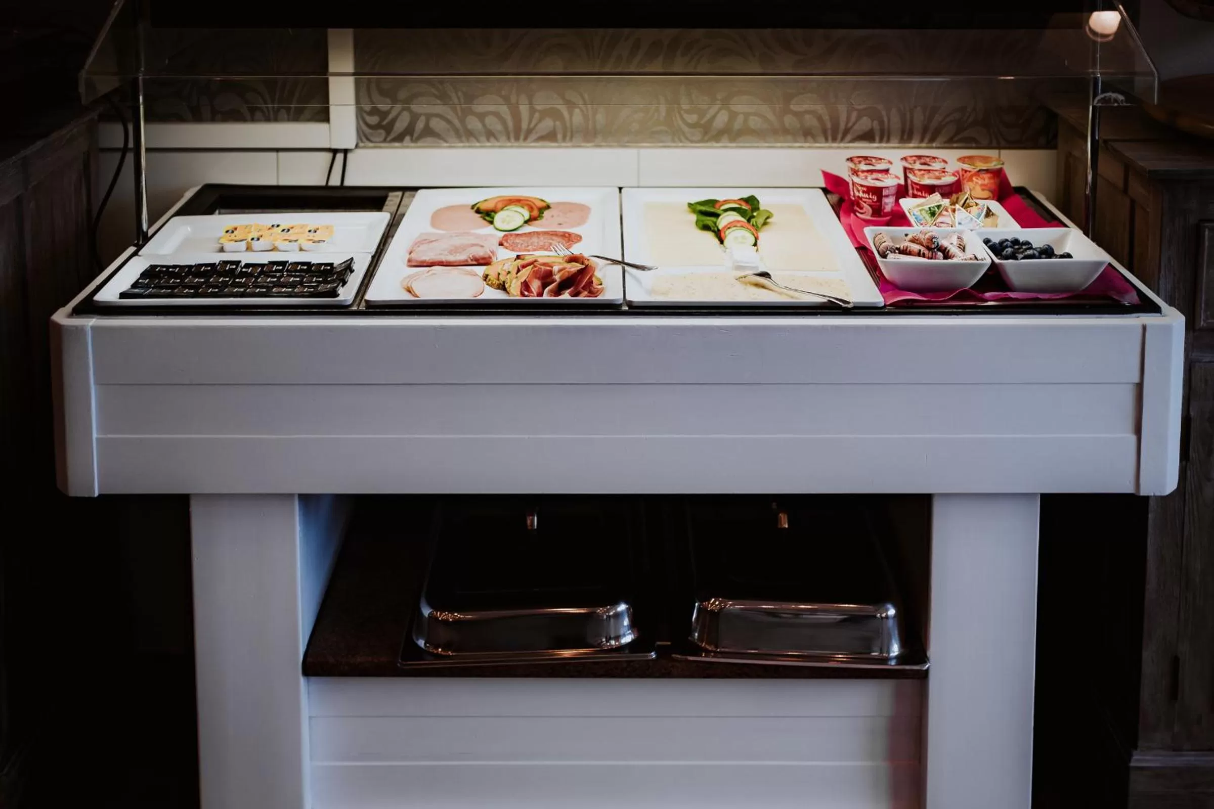 Restaurant/places to eat in RobrookS Hotel Garni