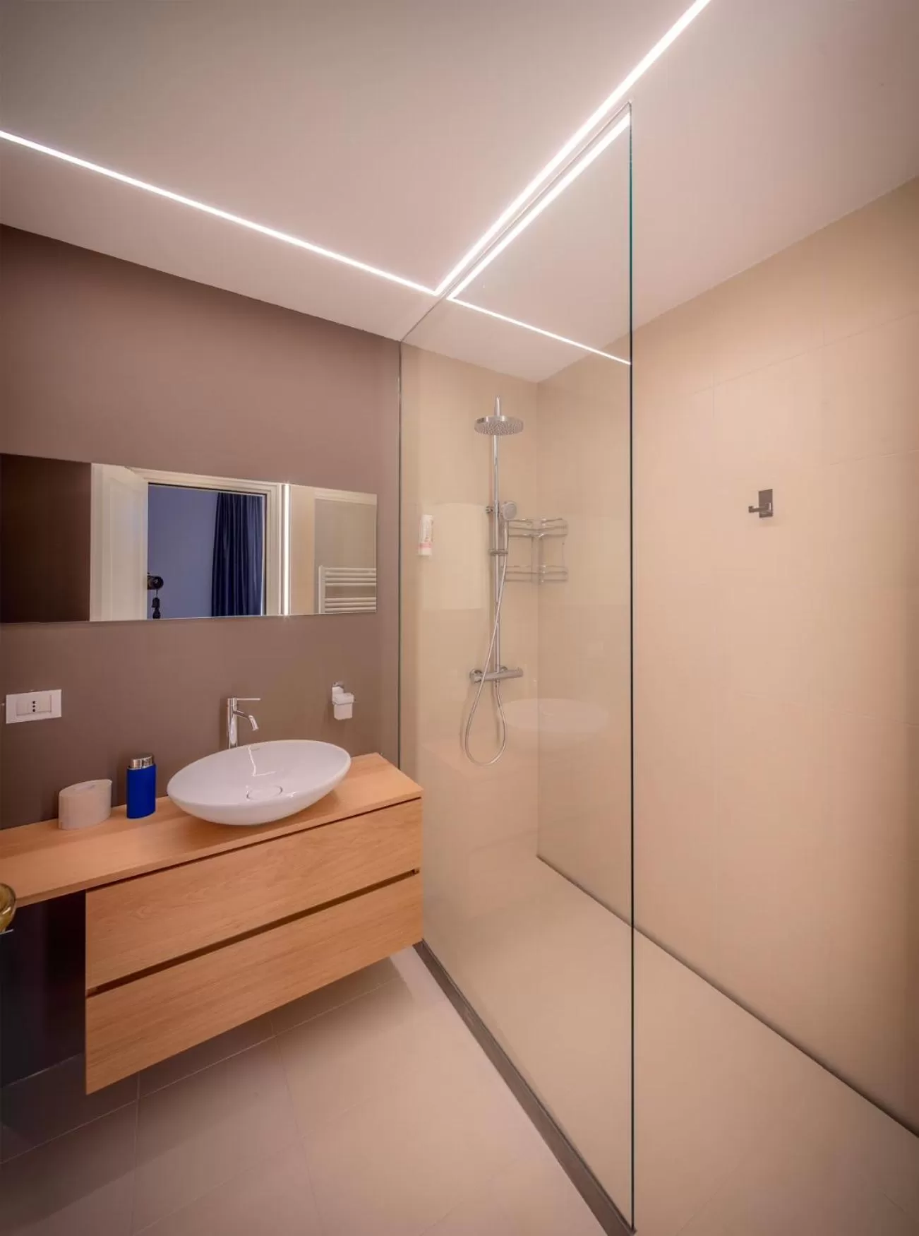 Bathroom in Lainez Rooms & Suites