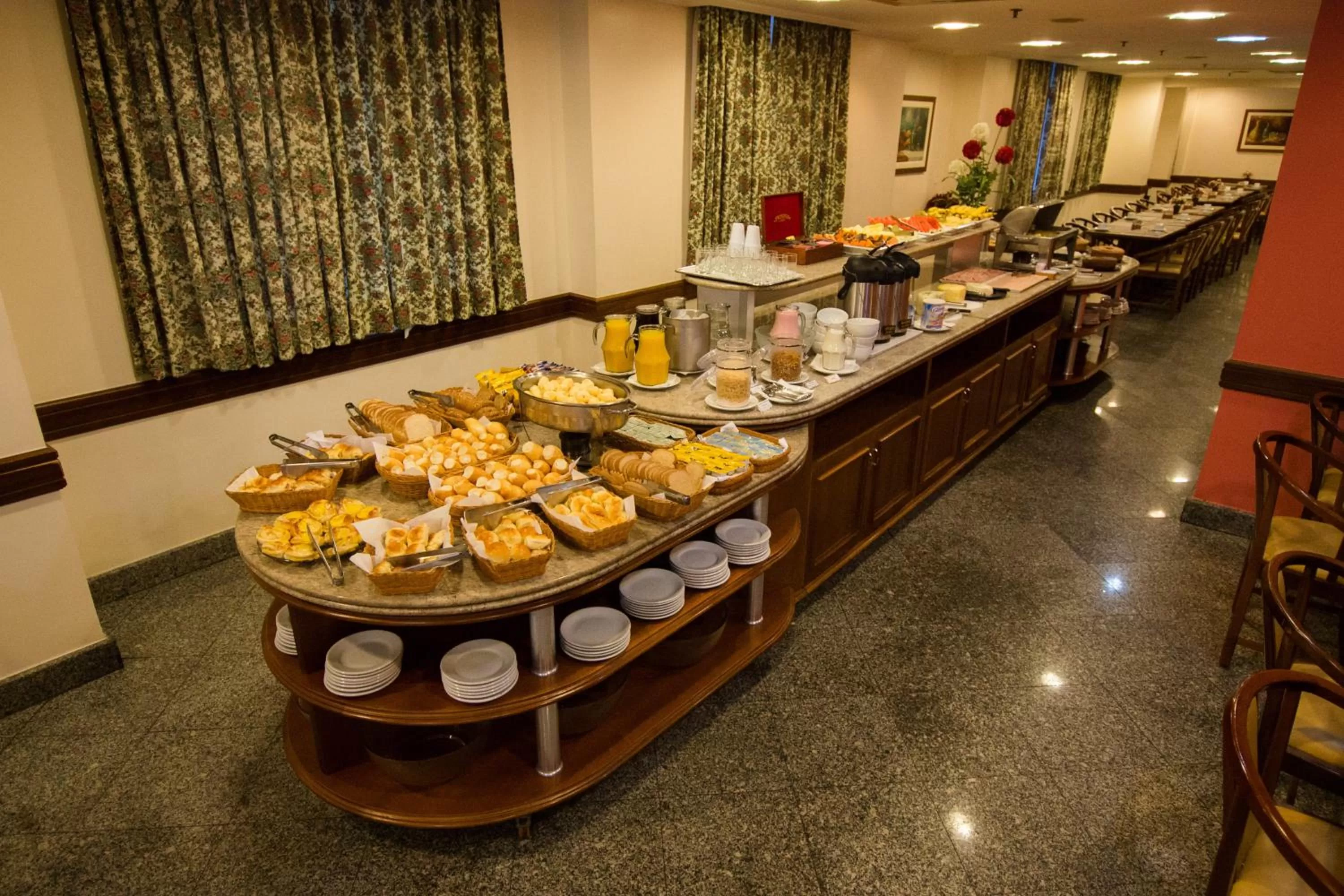 Restaurant/places to eat in Hotel OK