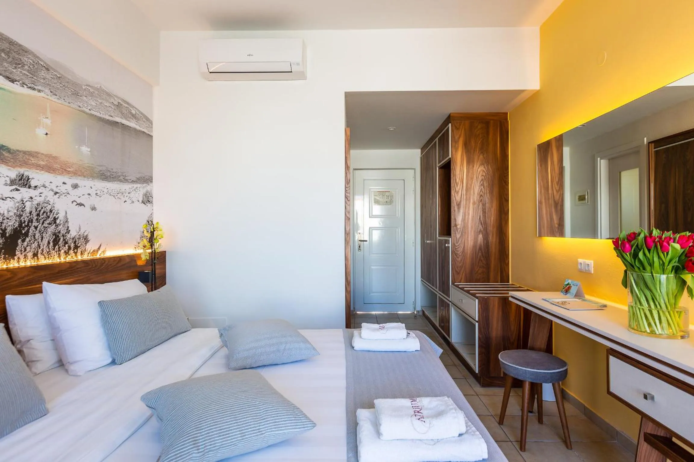 Bathroom, Bed in Atrium Ambiance Hotel