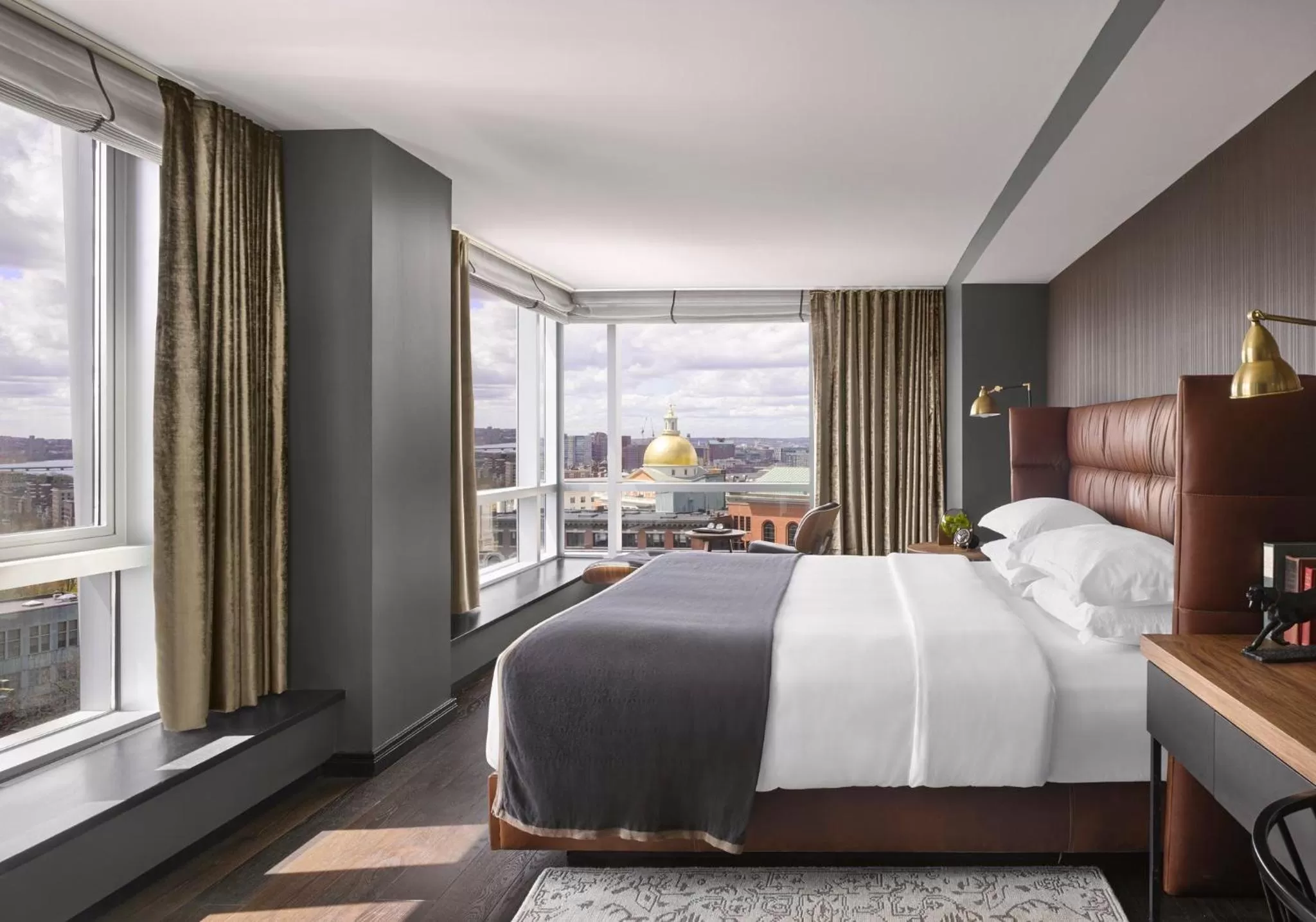 Property building, Bed in Hotel AKA Boston Common