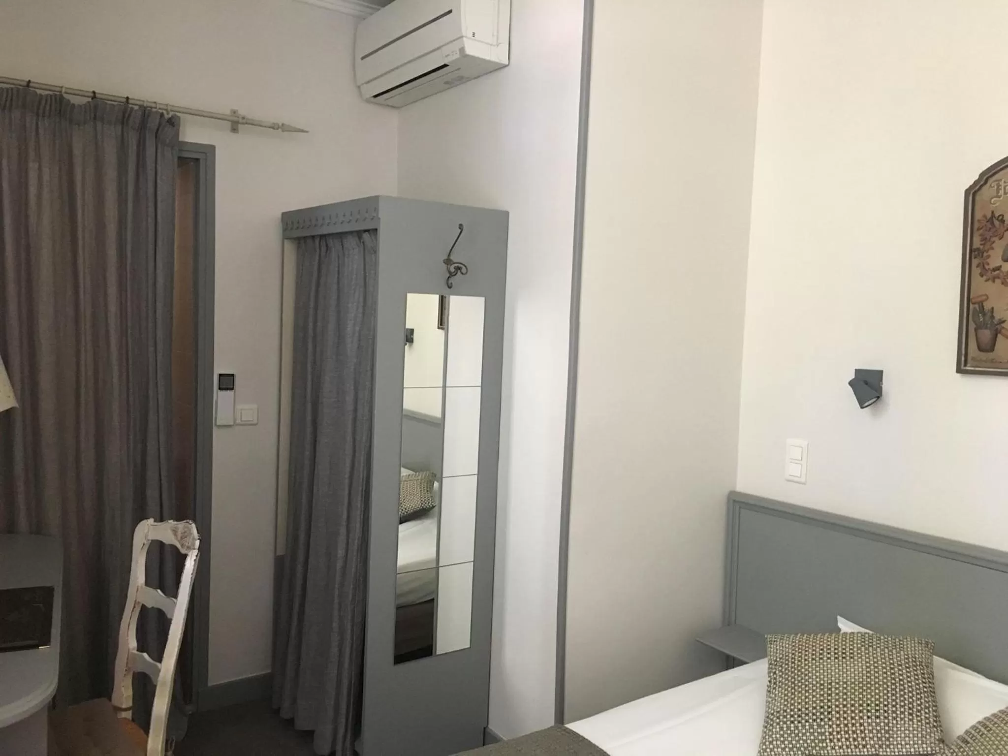 Photo of the whole room in Hôtel du Parc