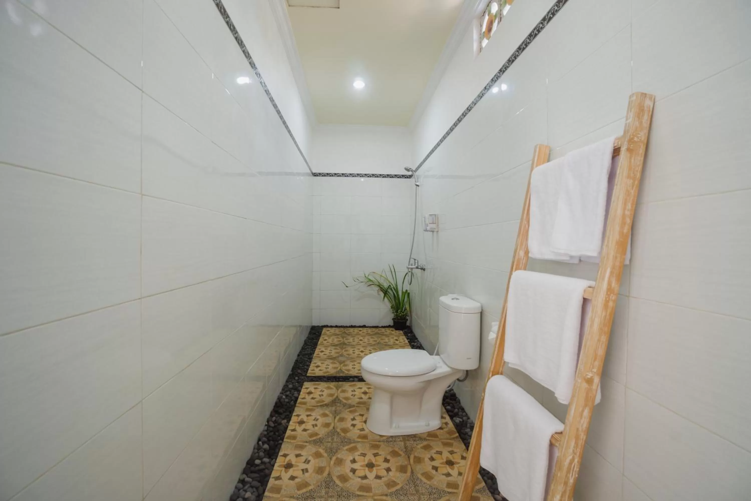 Toilet in Pi Karya Beach