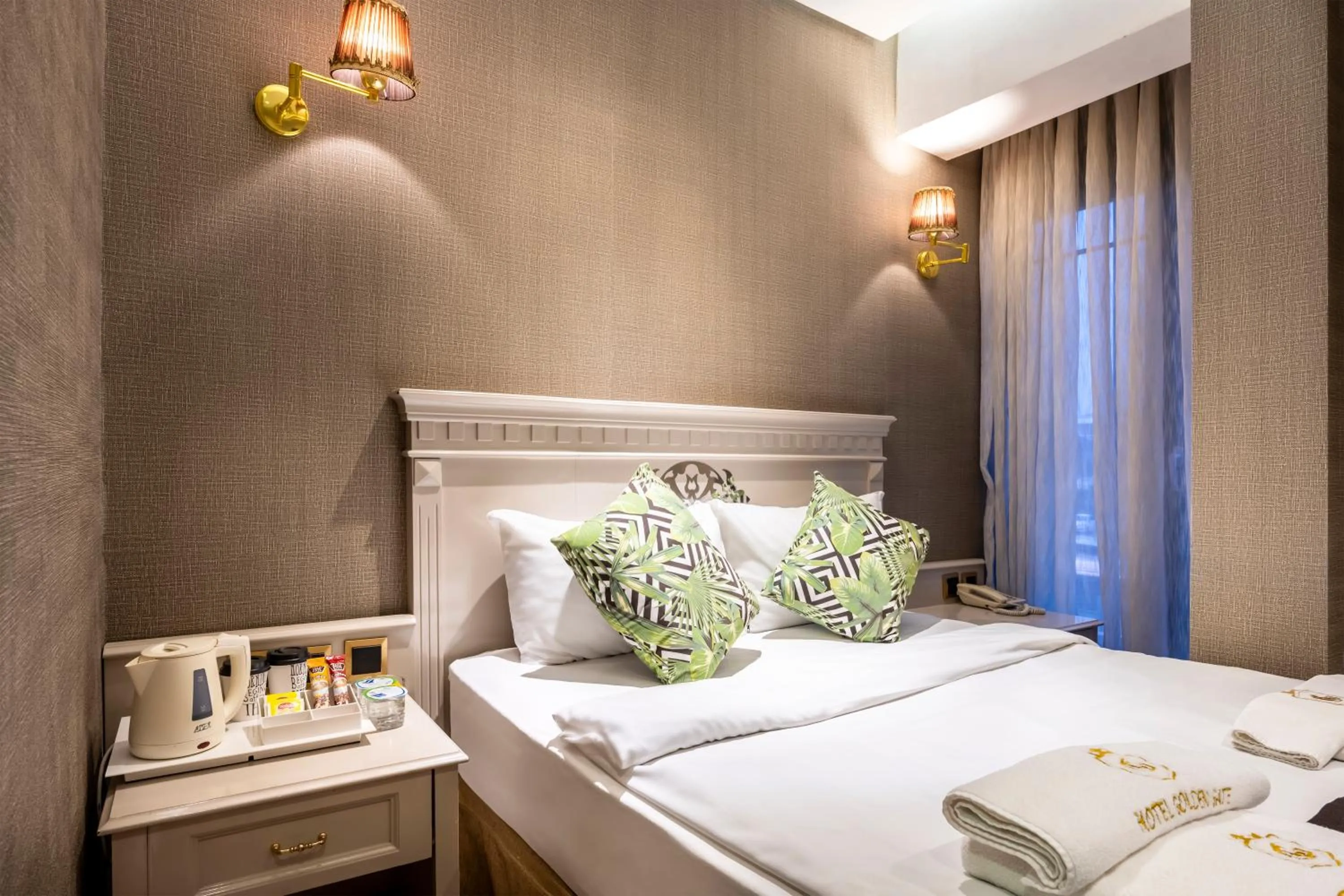 Bed in Golden Gate Hotel Topkapı