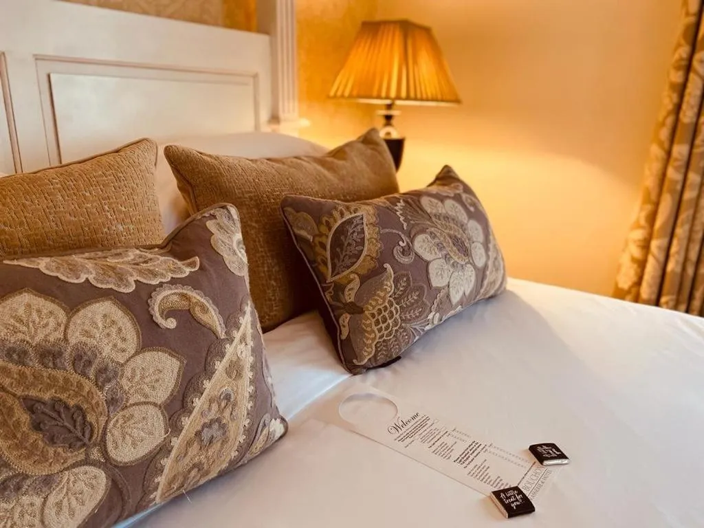 Bed in Le Bouchon Brasserie & Hotel