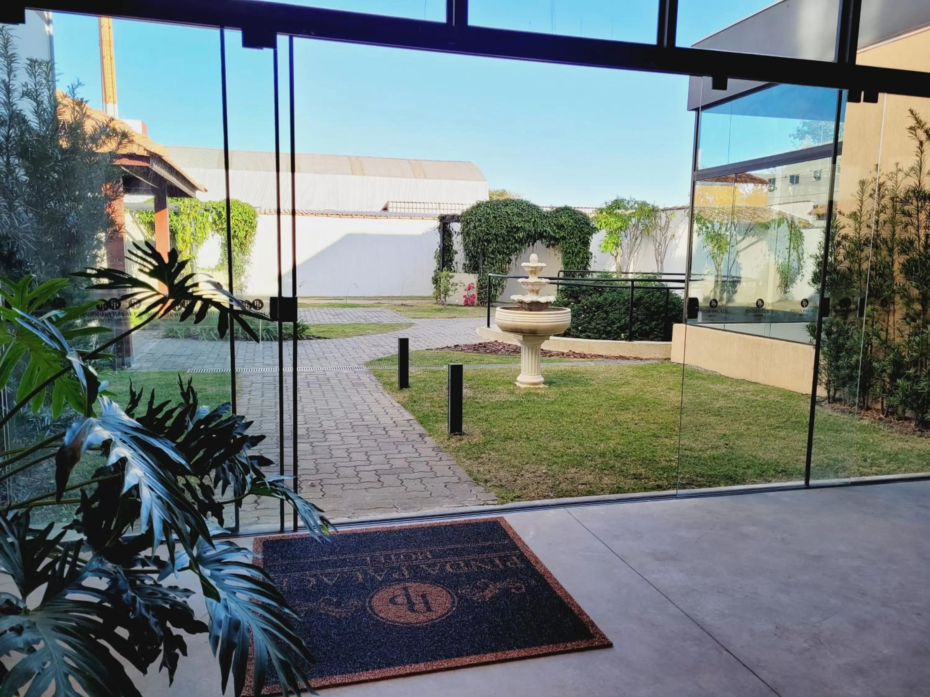 Garden in Pinda Palace Hotel