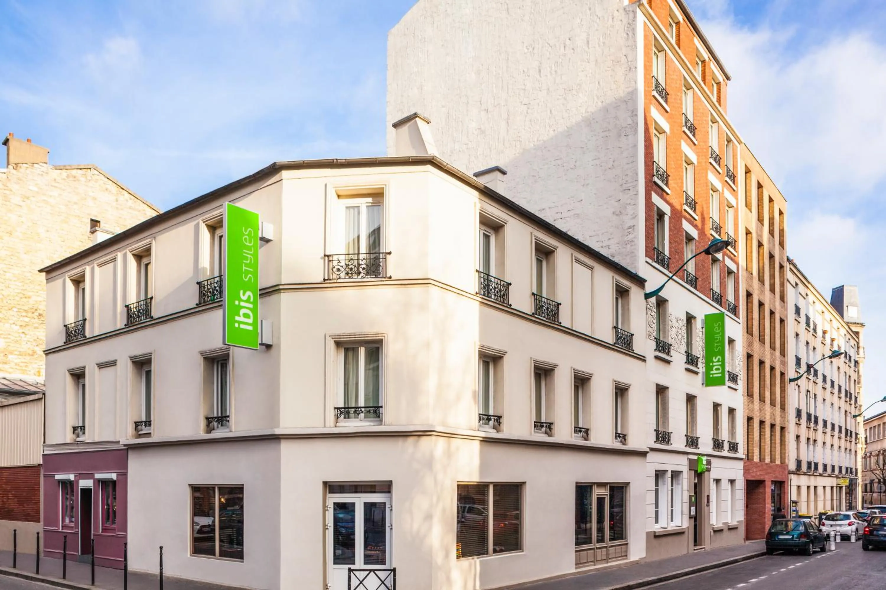Facade/entrance in ibis Styles Paris Mairie De Clichy