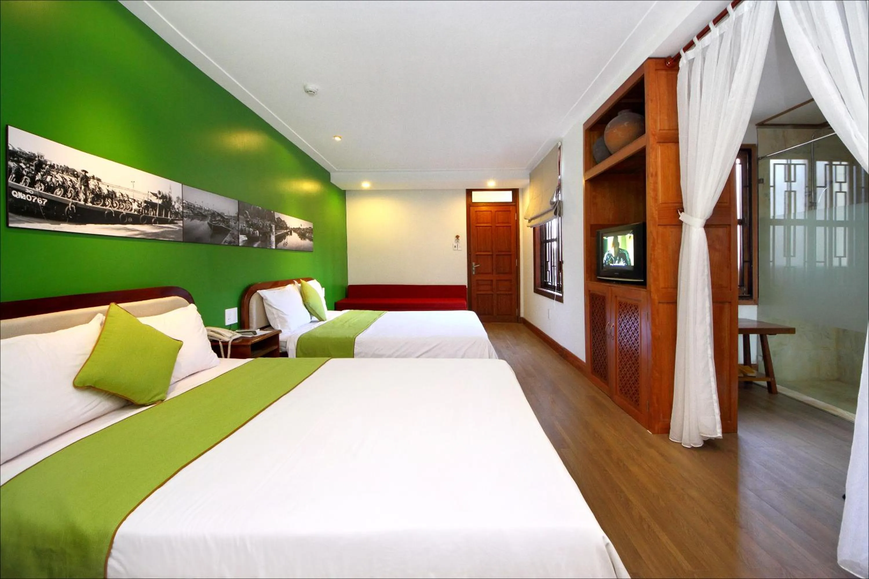Deluxe Family Room in Thanh Van 1 Hotel