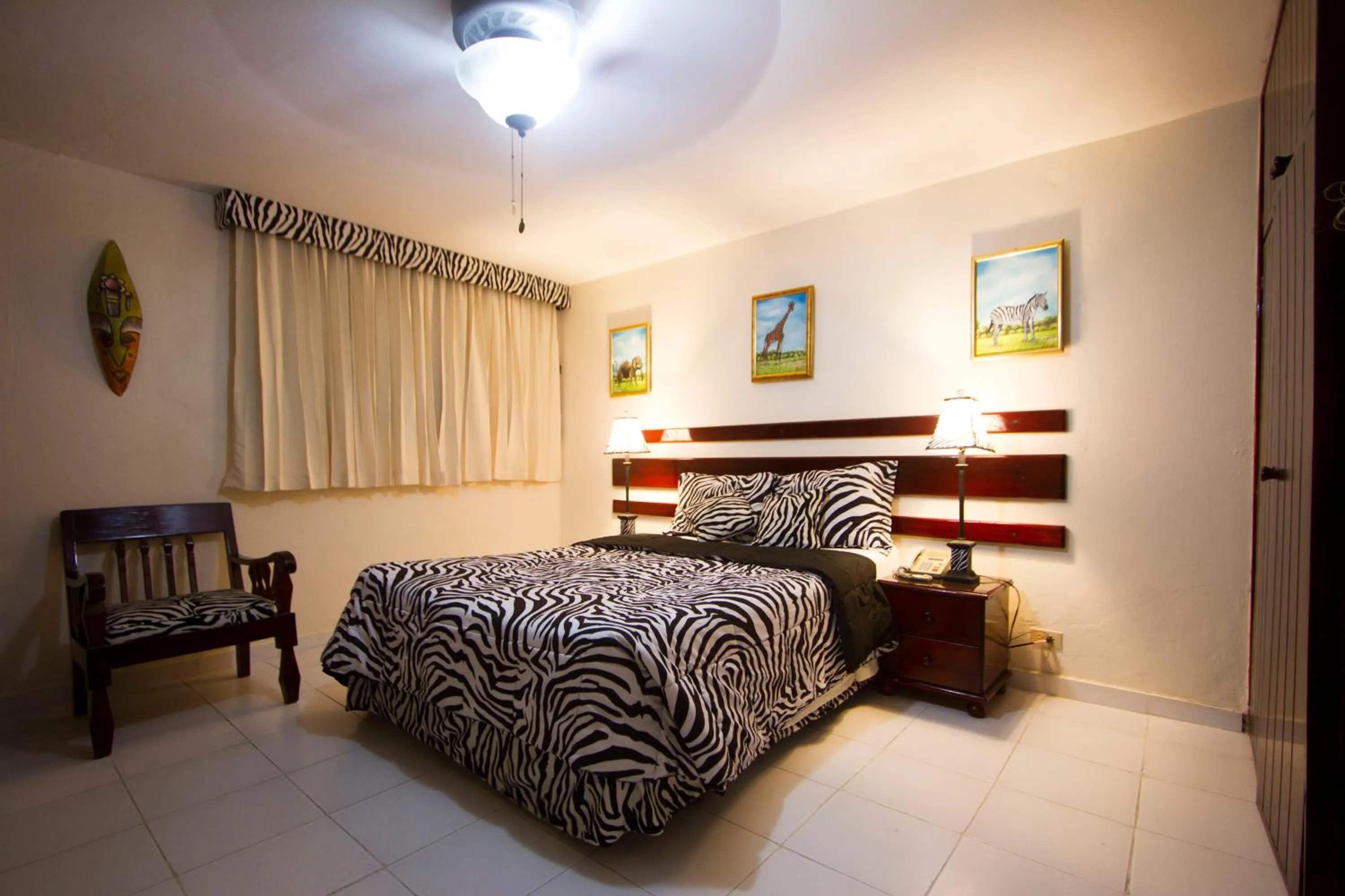 Bed in Ideal Villa Hotel