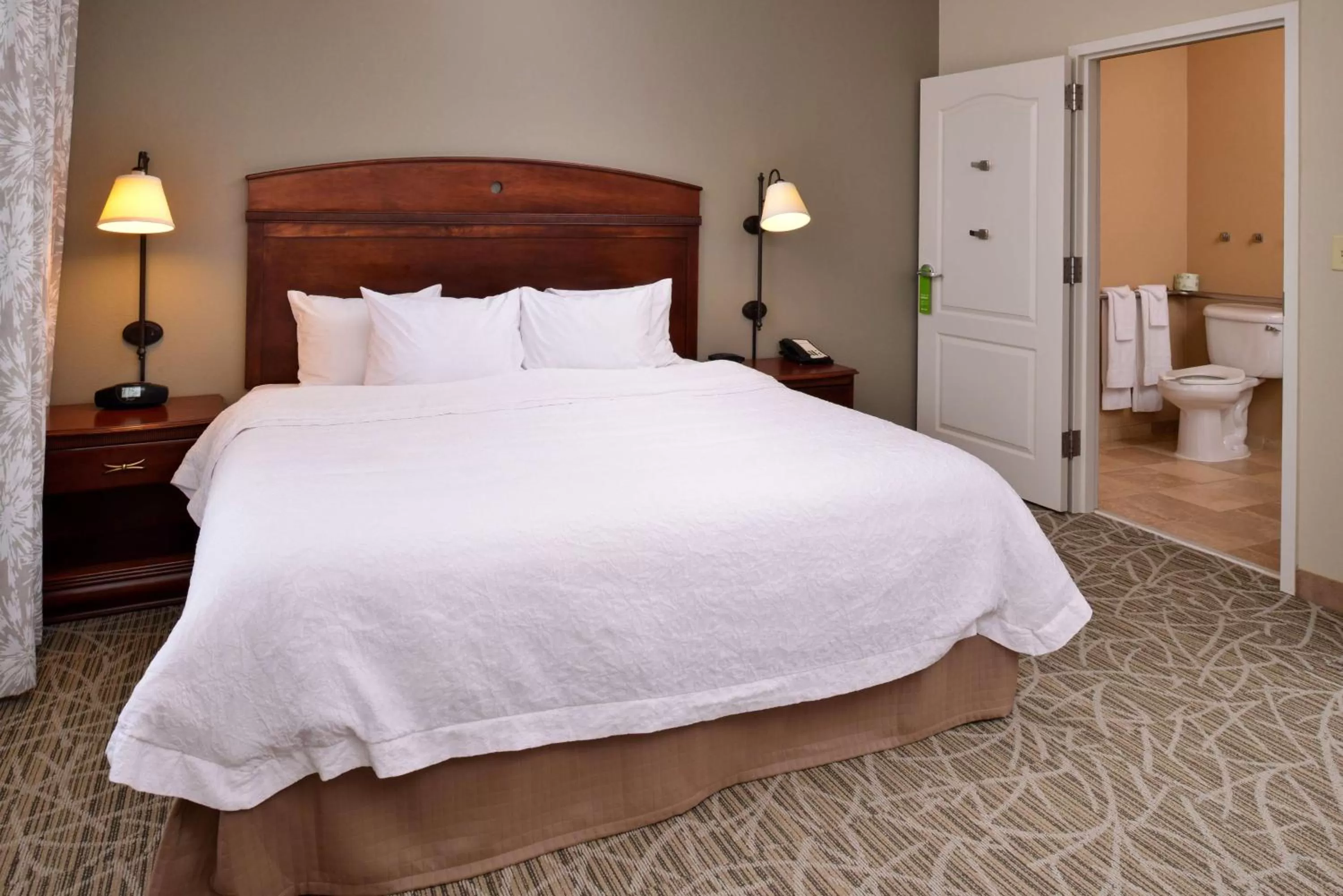 Bed in Hampton Inn by Hilton Litchfield