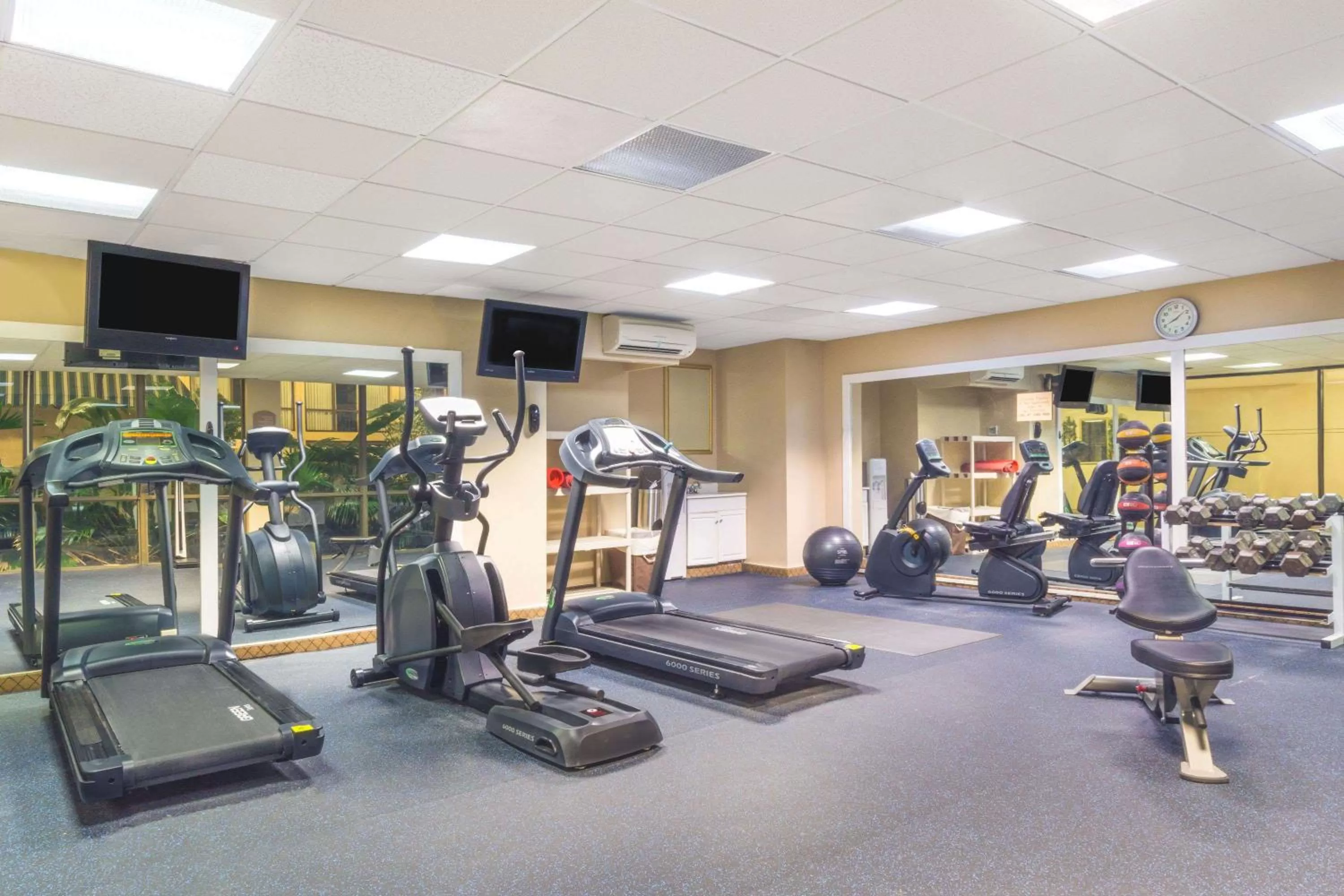Fitness centre/facilities in Days Inn by Wyndham Columbus Airport
