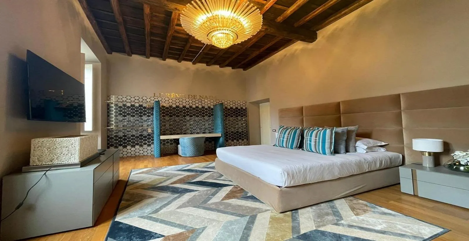 Bed in Spagna Royal Suite