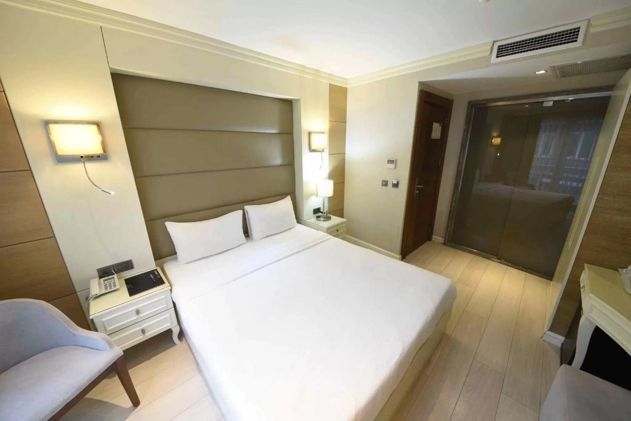 Bed in Hotel Le Mirage