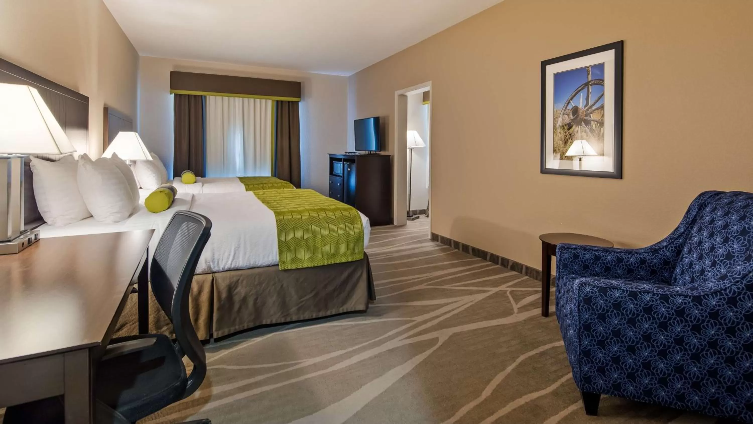 Queen Suite with Two Queen Beds and Bath Tub - Disability Access in Best Western Plus Denver City Hotel & Suites