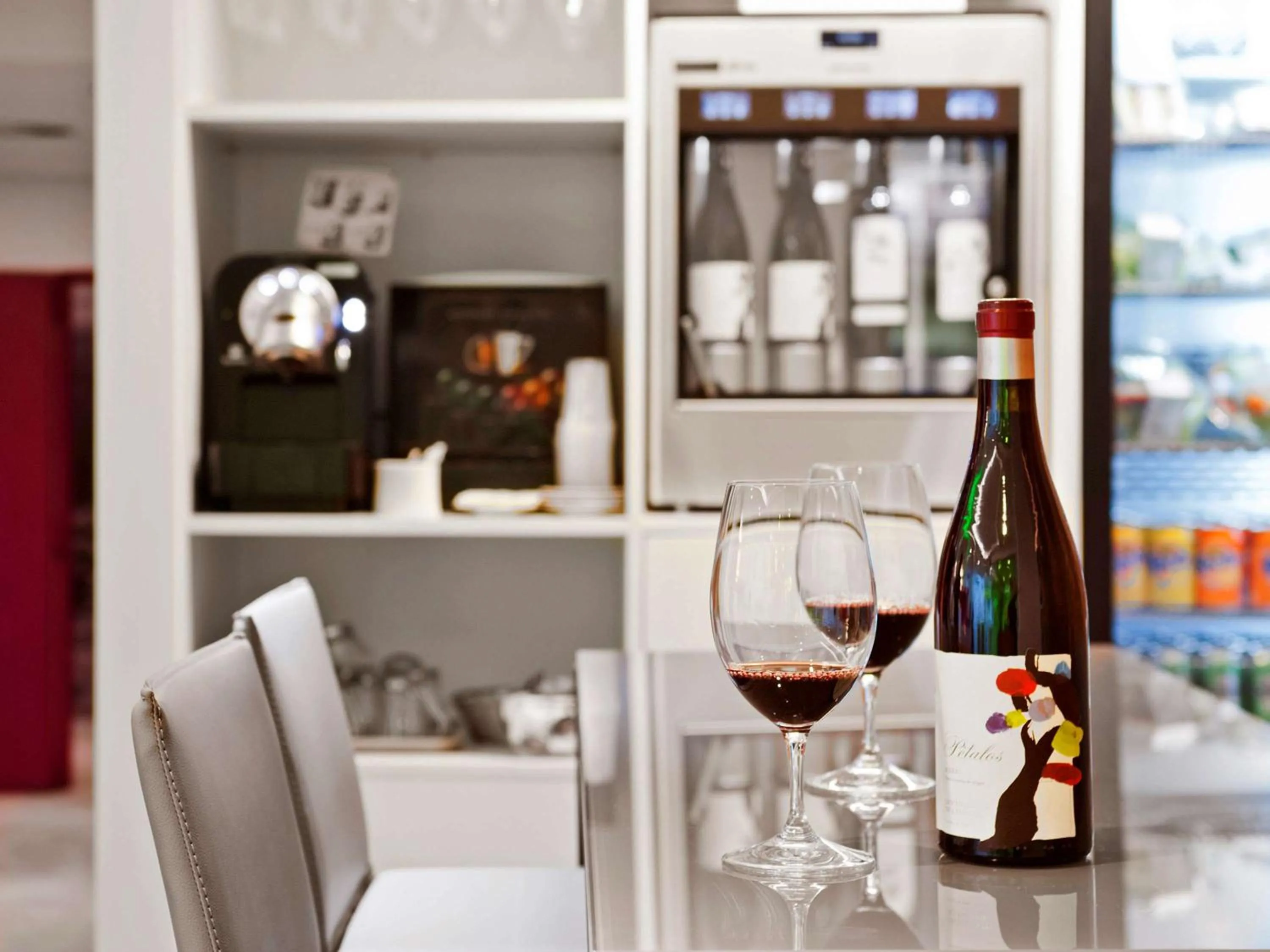Lounge or bar in Ibis Styles Madrid Prado