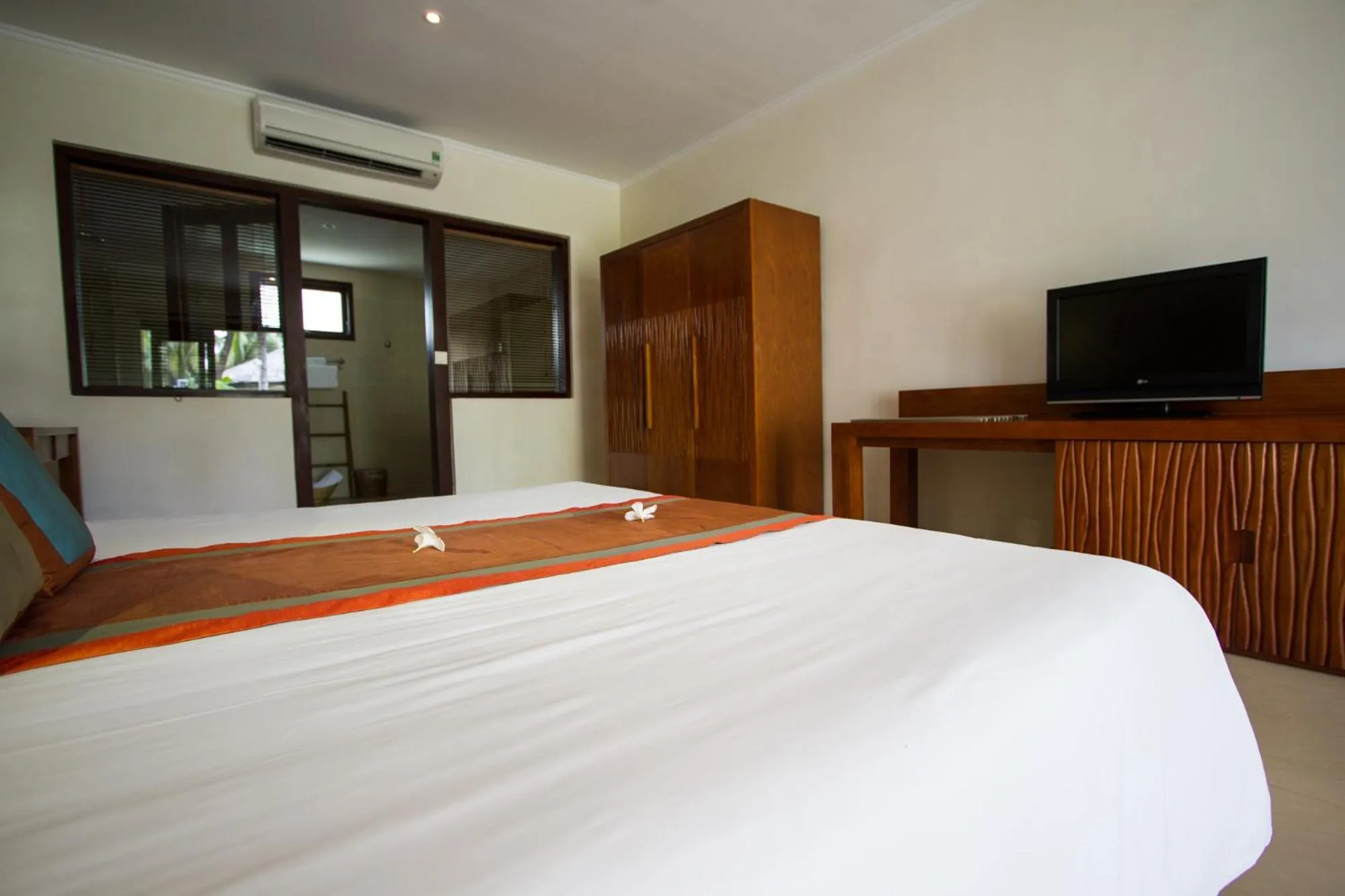 Photo of the whole room, Bed in Blue Ocean Resort