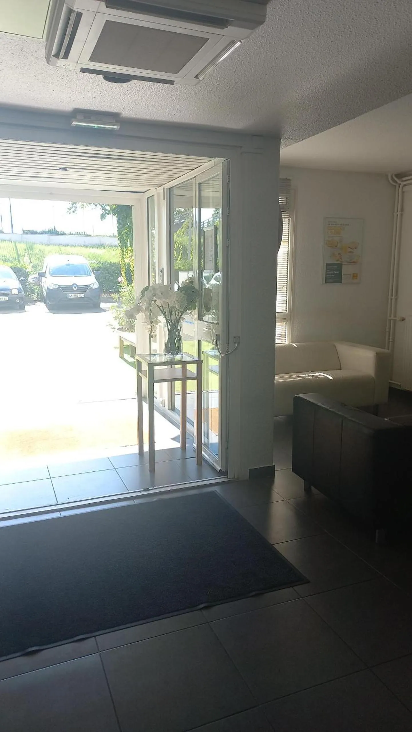 Seating area in Premiere Classe Rungis - Orly