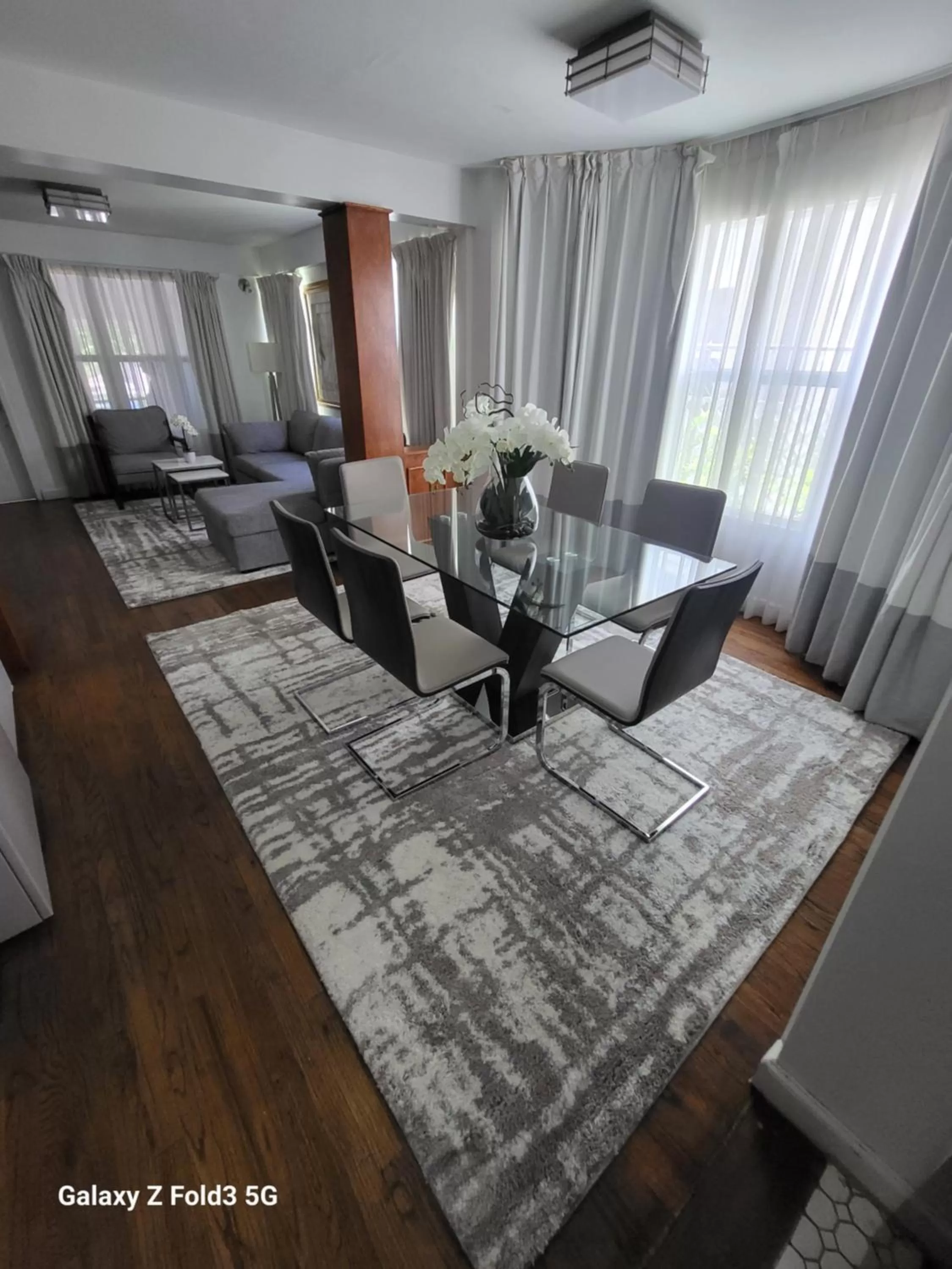 Dining area in Villa Italia South Beach