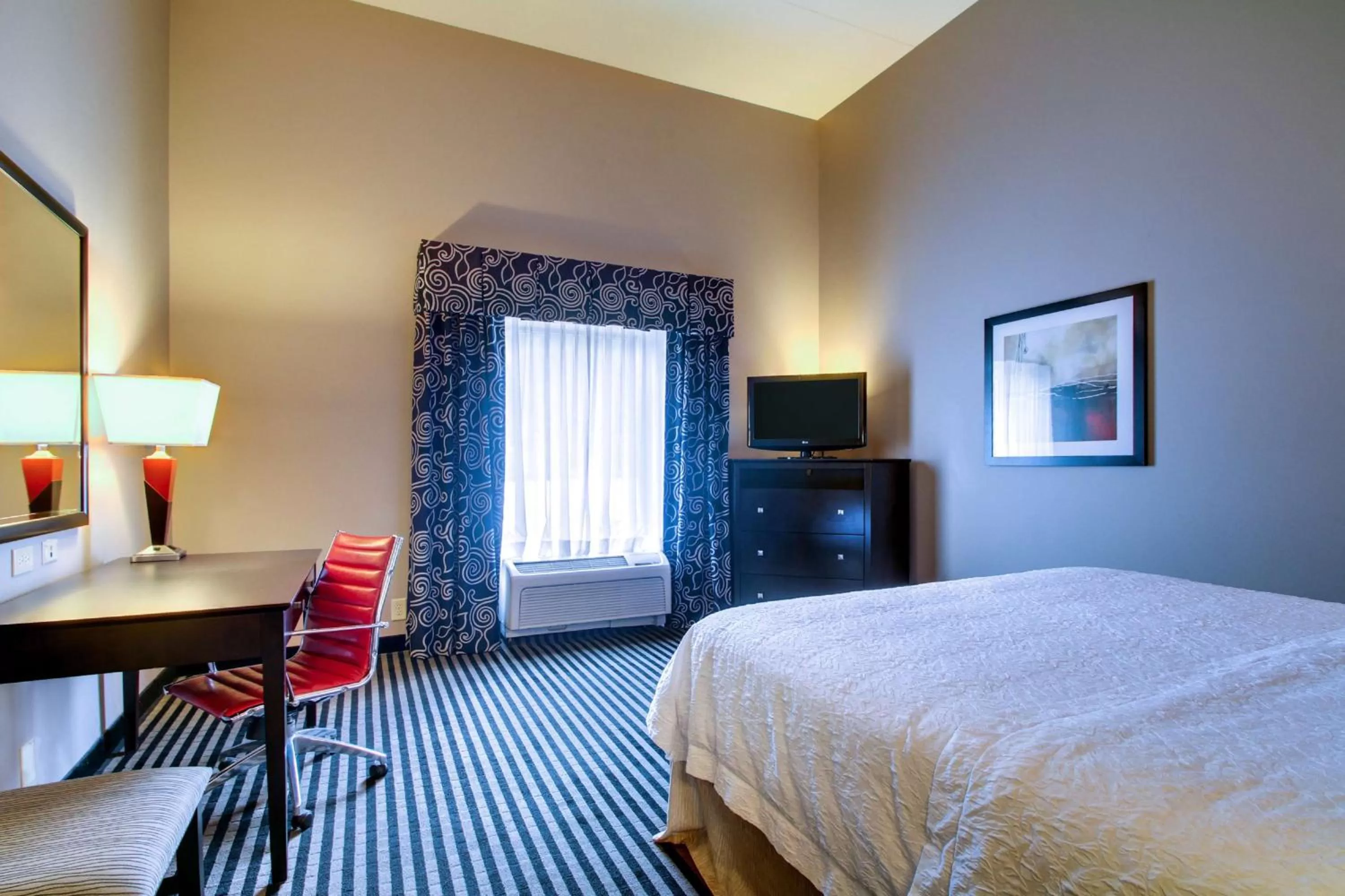 Bed in Hampton Inn Birmingham/Leeds