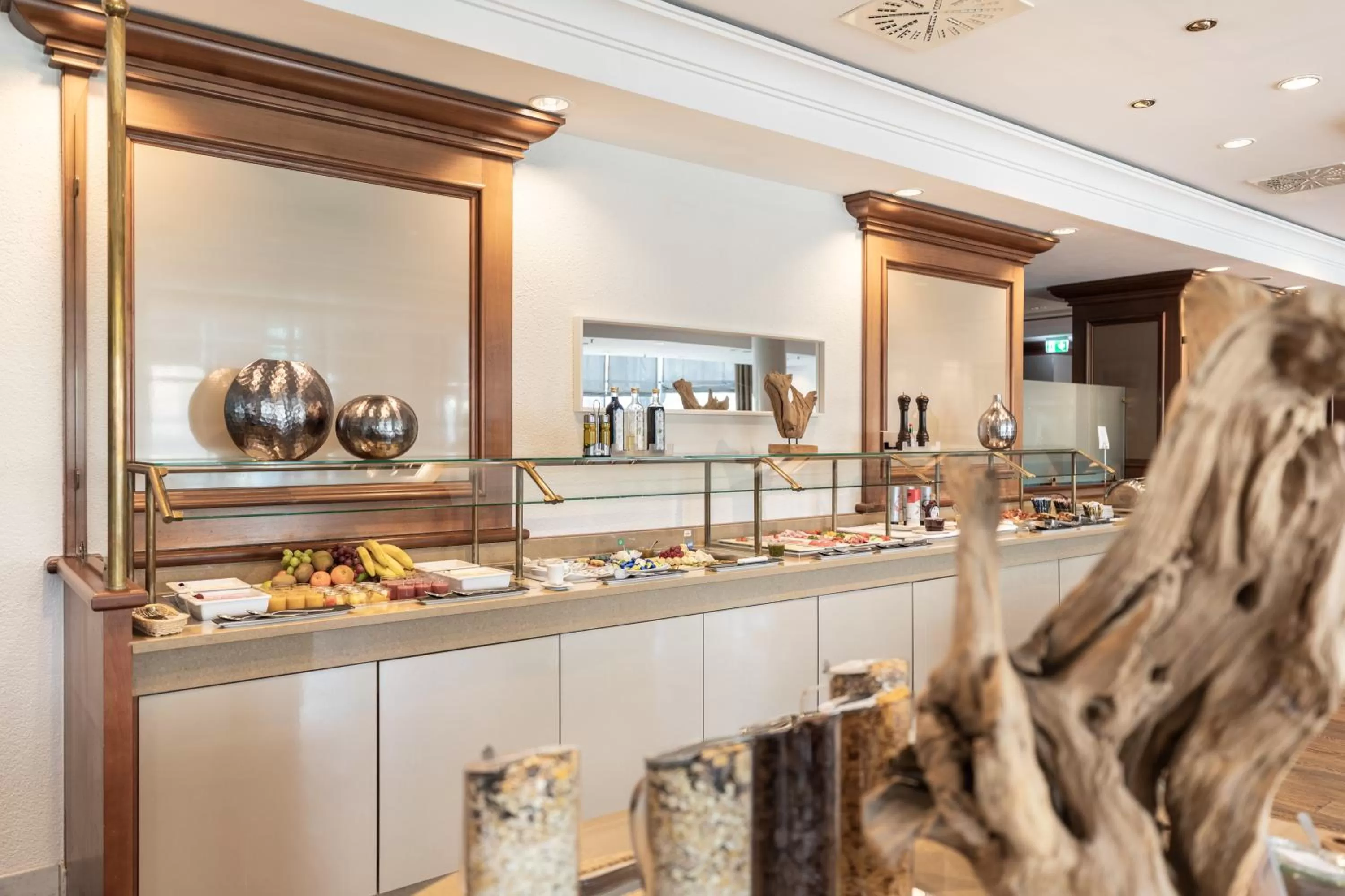 Food and drinks in Garner Hotel Rüsselsheim by IHG