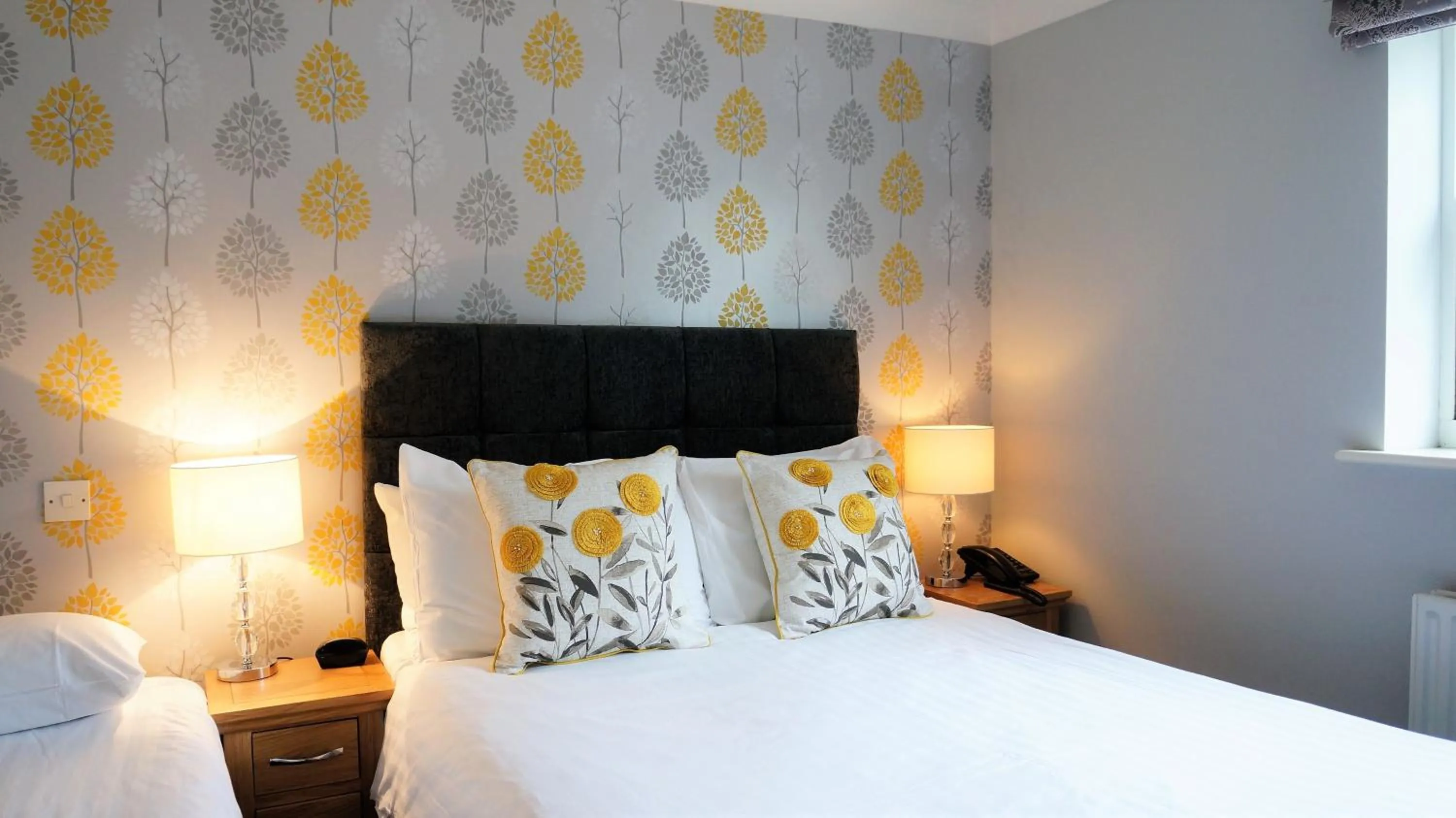 Bedroom, Bed in The Lawn Guest House Gatwick