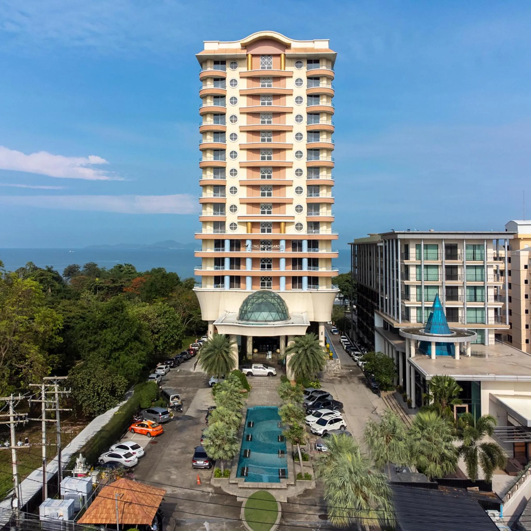 Property building in Long Beach Garden Hotel & Pavilions