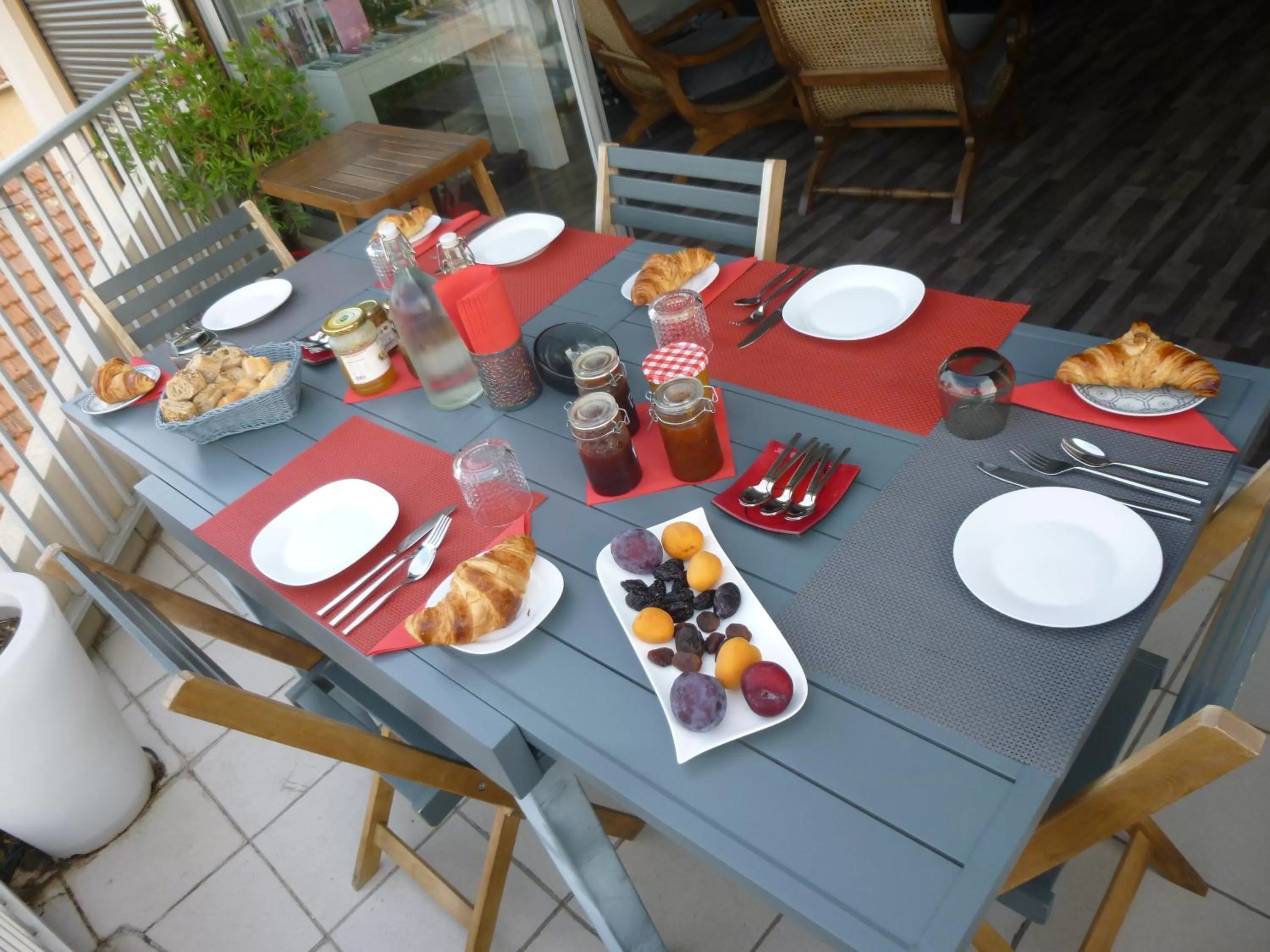 Continental breakfast, Restaurant/Places to Eat in 1 Chambre, 1 P'tit dèj', 1 Sourire