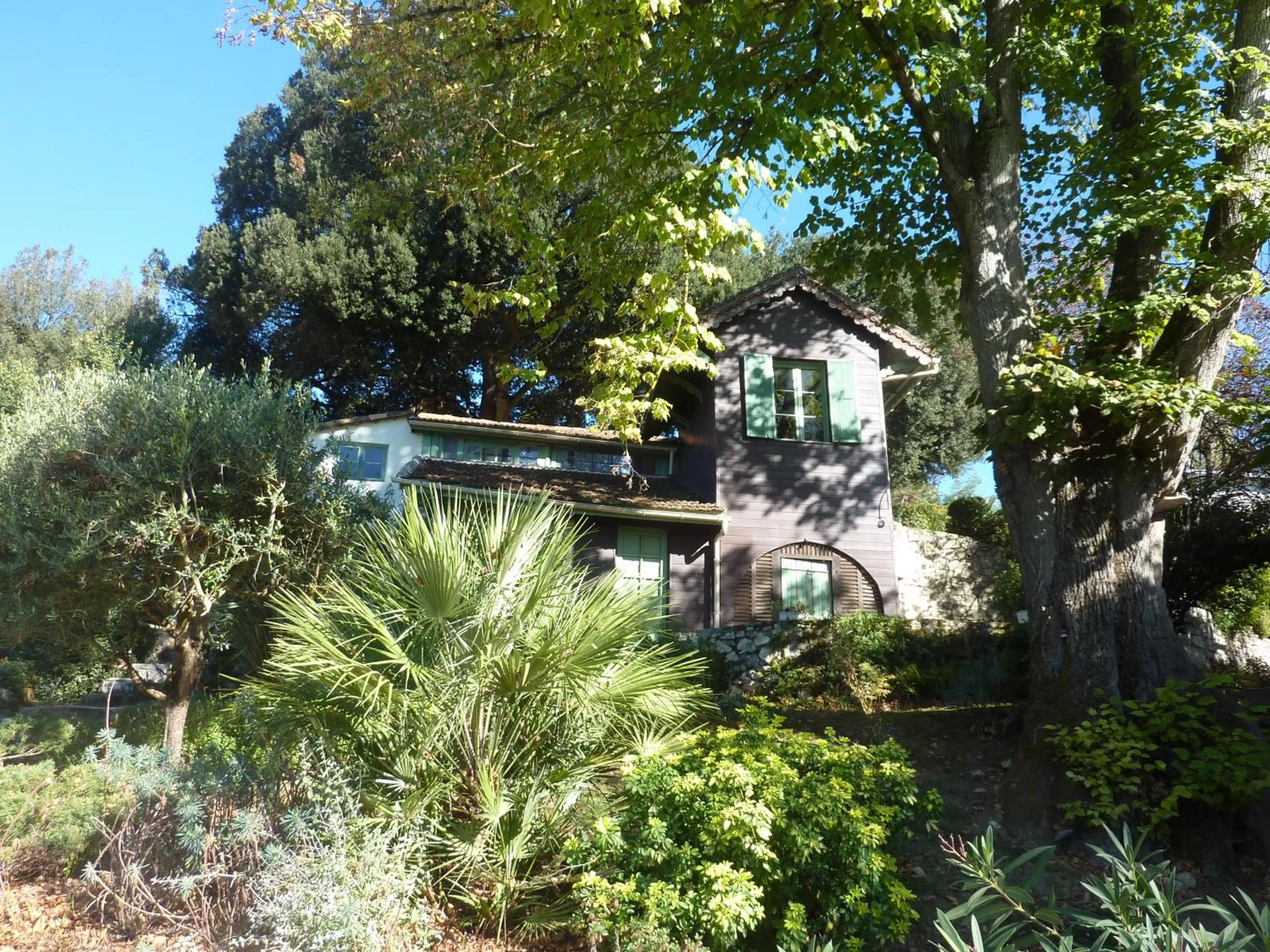 Garden view, Property Building in Beaux Chênes