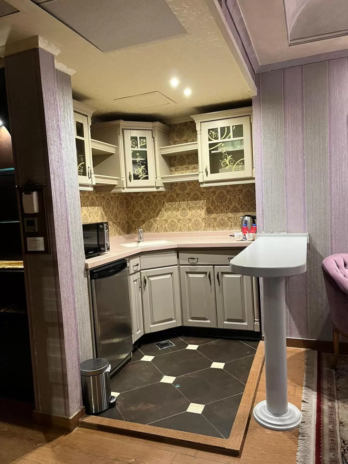 Kitchen or kitchenette in Q Hotel