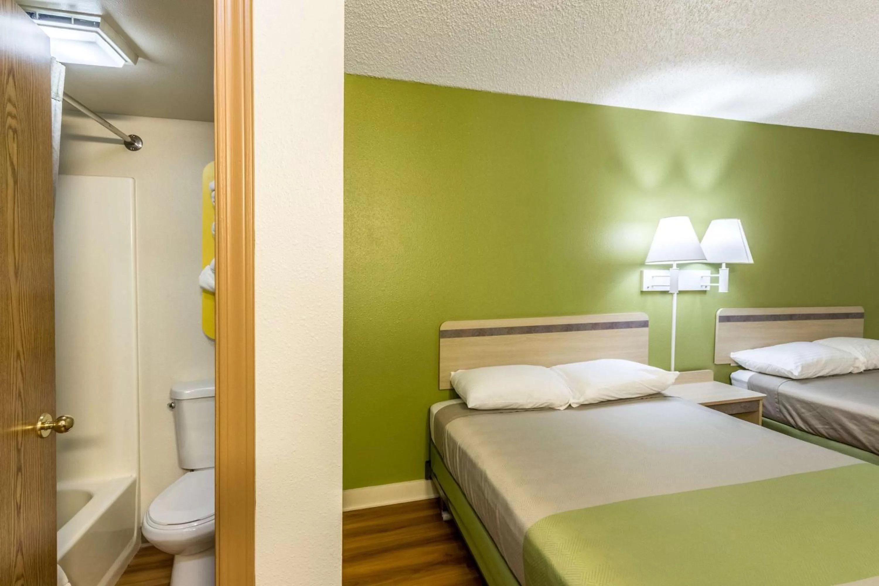 Photo of the whole room, Bed in Motel 6-Great Falls, MT