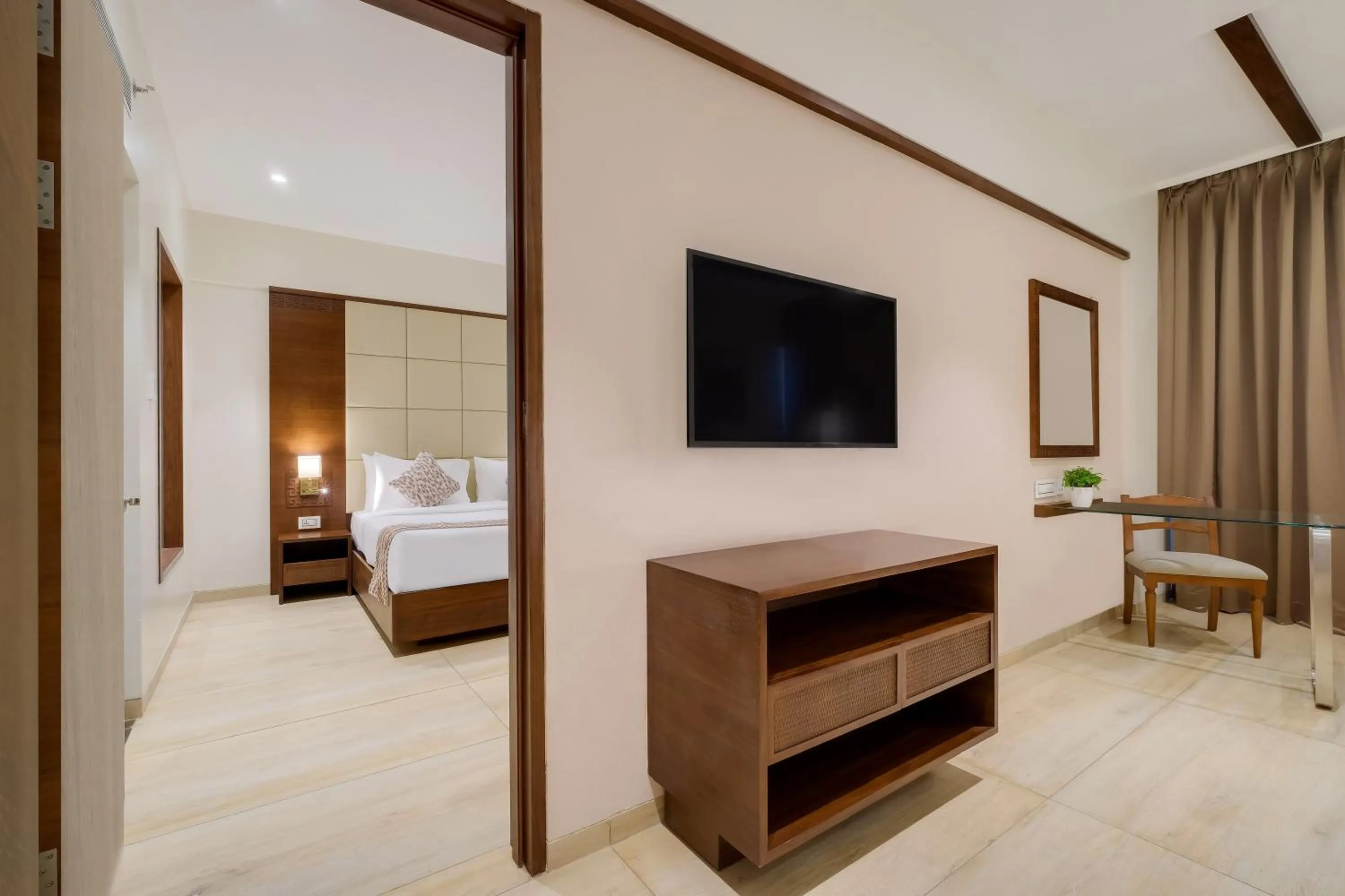 TV and multimedia, Bed in The Fern An Ecotel Hotel, Lonavala