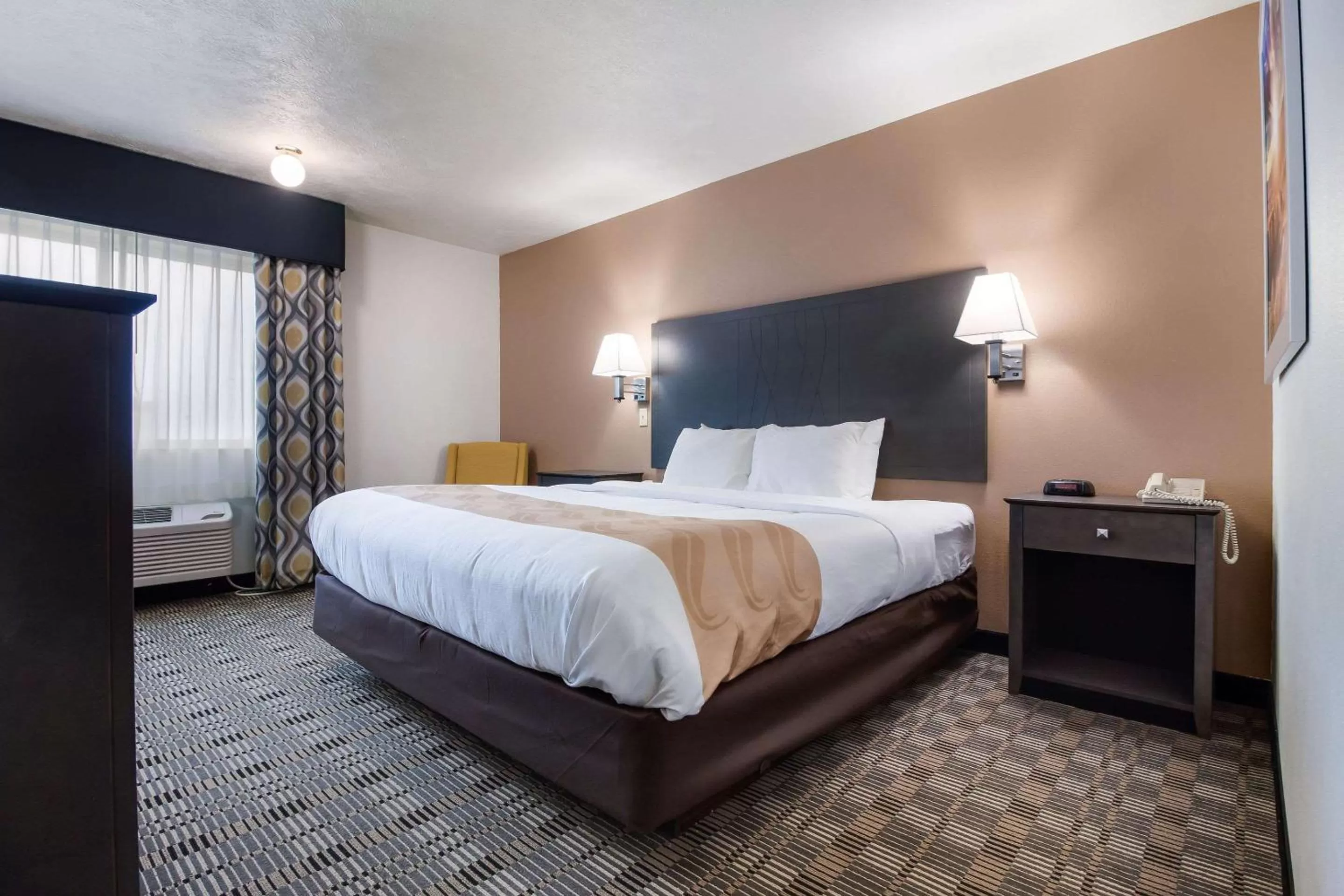 Photo of the whole room, Bed in Quality Inn & Suites McCook