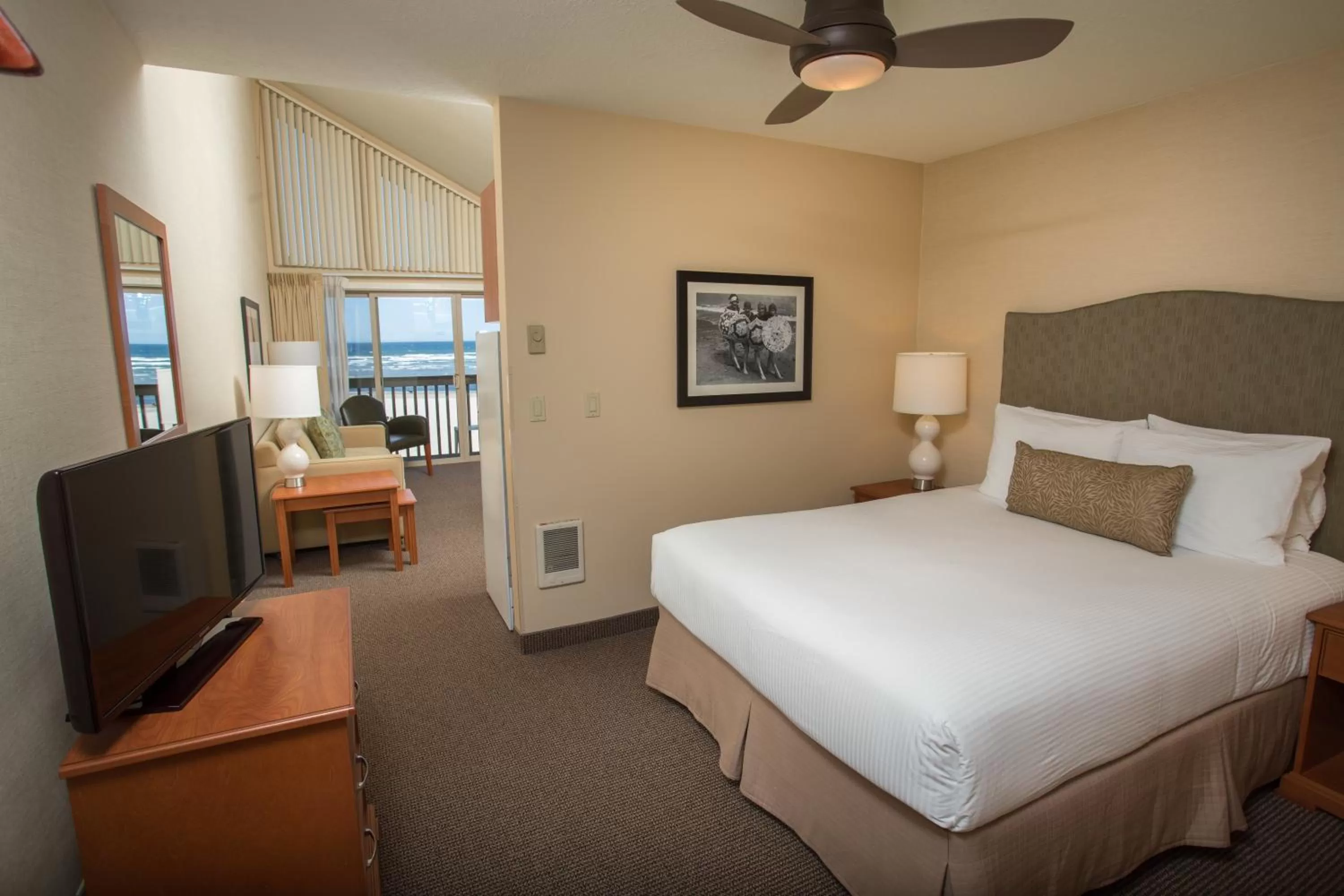 Bed in Schooner's Cove Inn