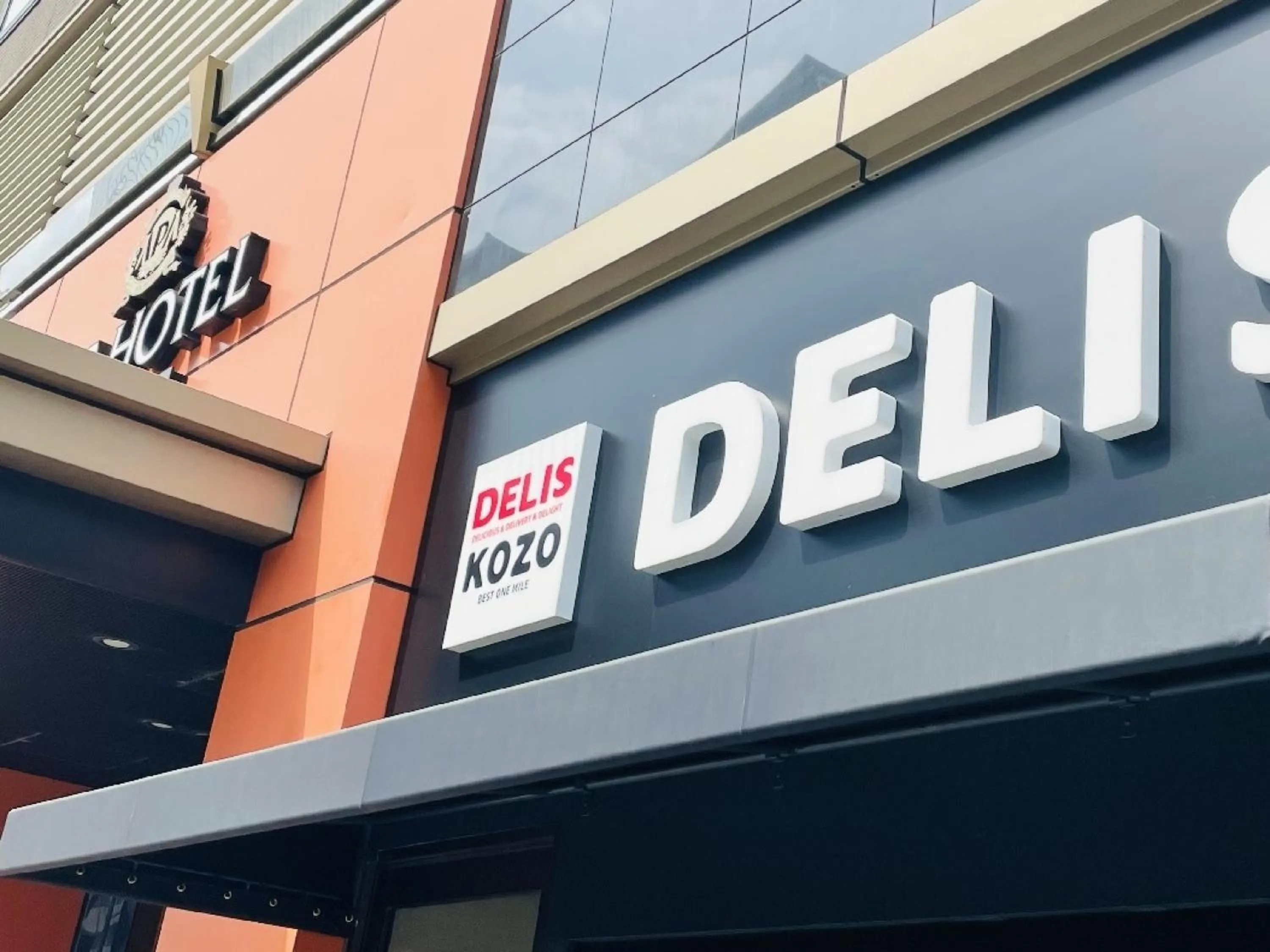 Restaurant/places to eat in APA Hotel Mita Ekimae