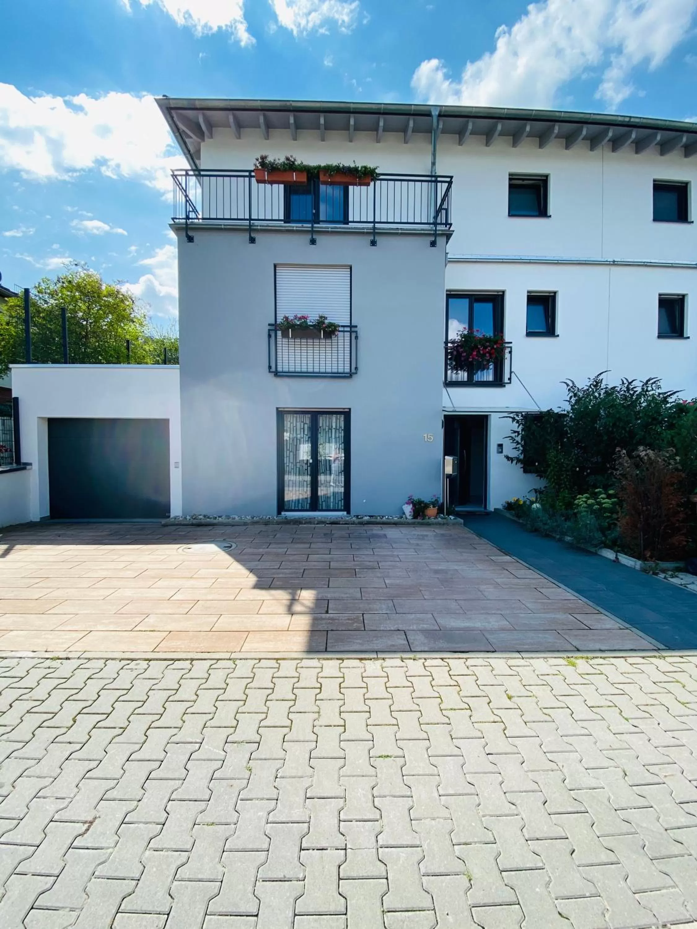 Facade/entrance, Property Building in Moderne Wohnung im Rhein-Main-Gebiet