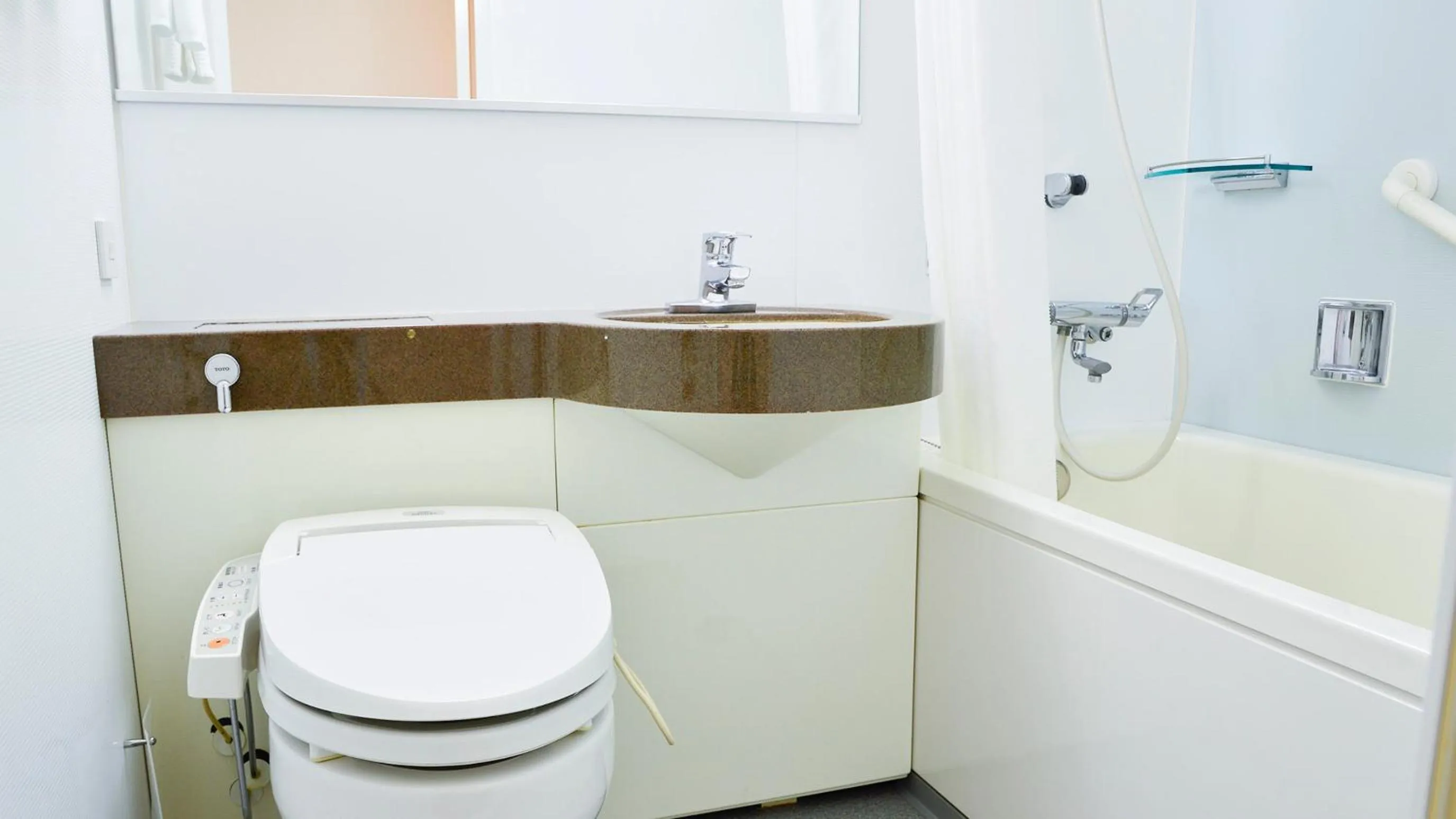 Bathroom in JR-East Hotel Mets Yokohama Tsurumi