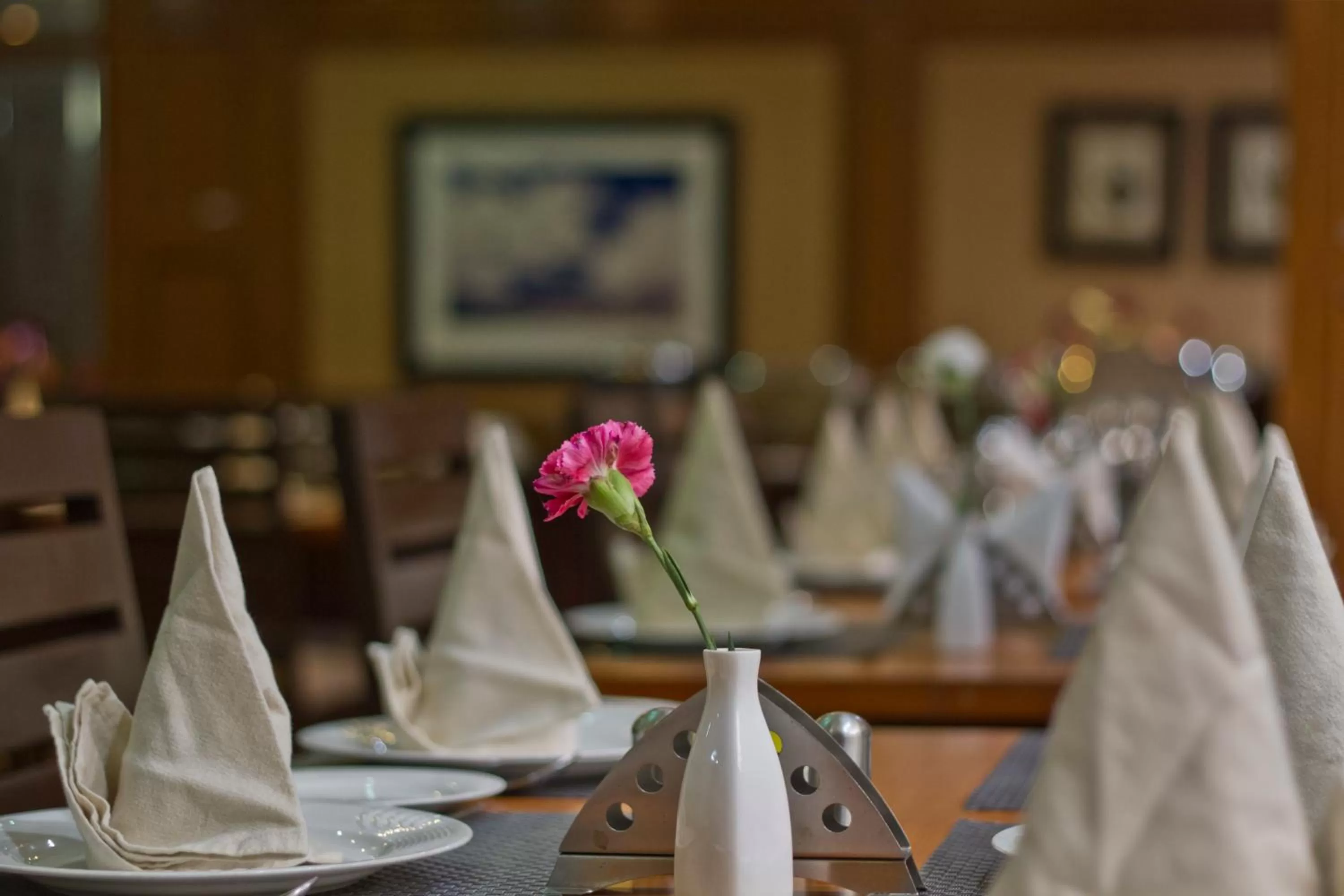 Restaurant/places to eat in Hotel Broadways Inn