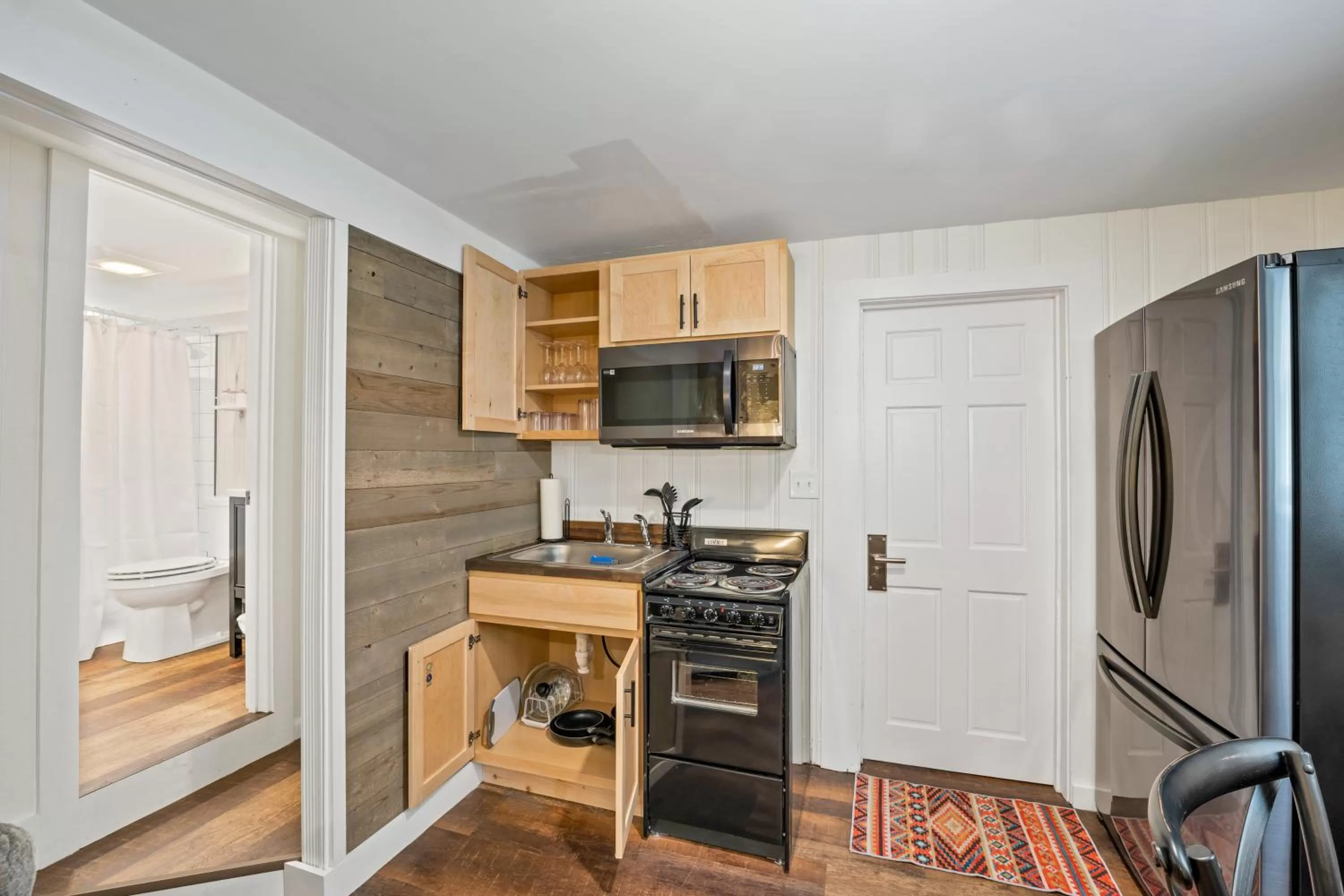 Kitchen or kitchenette in The Inn & More